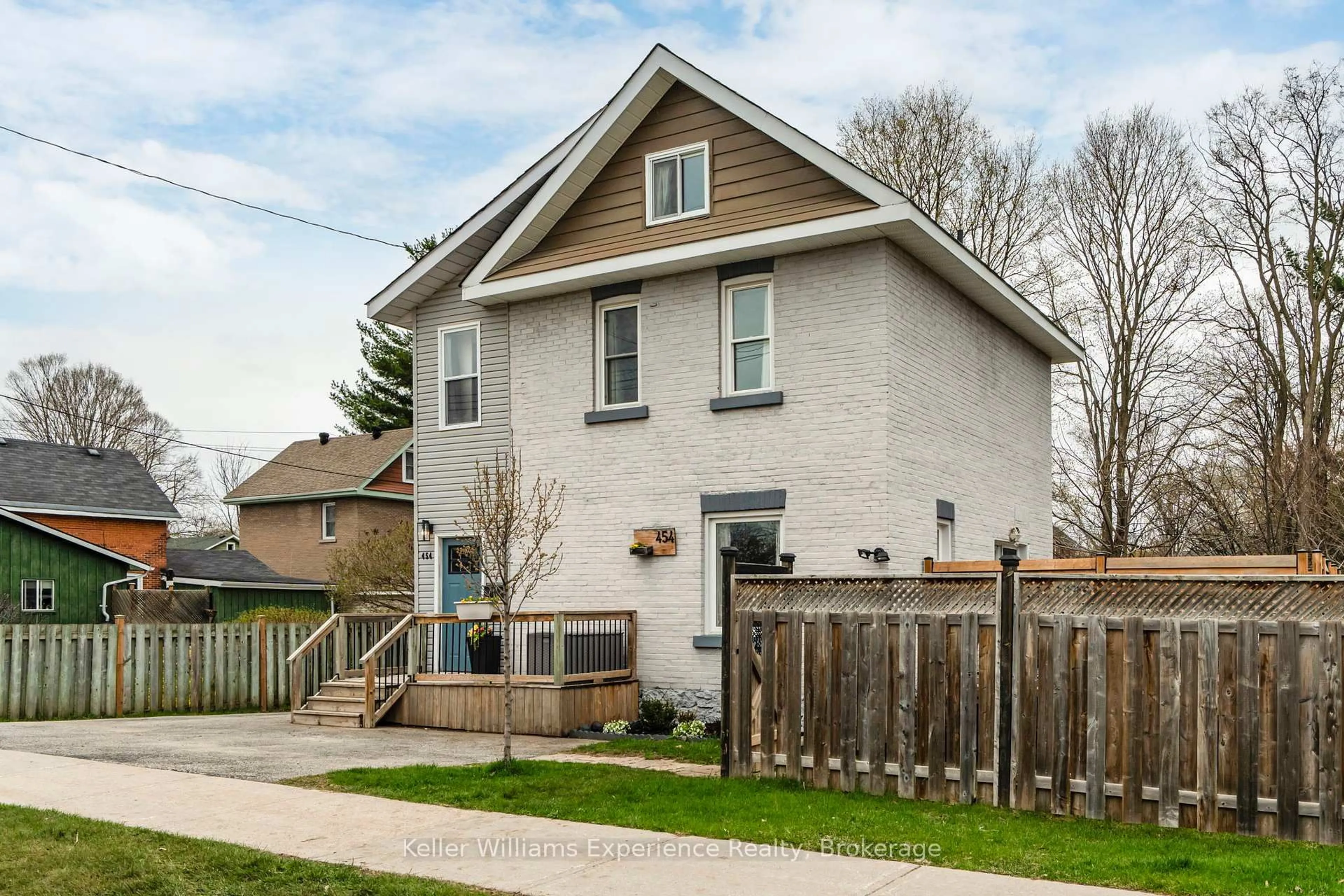 Unknown for 454 Colborne St, Midland Ontario L4R 2K9