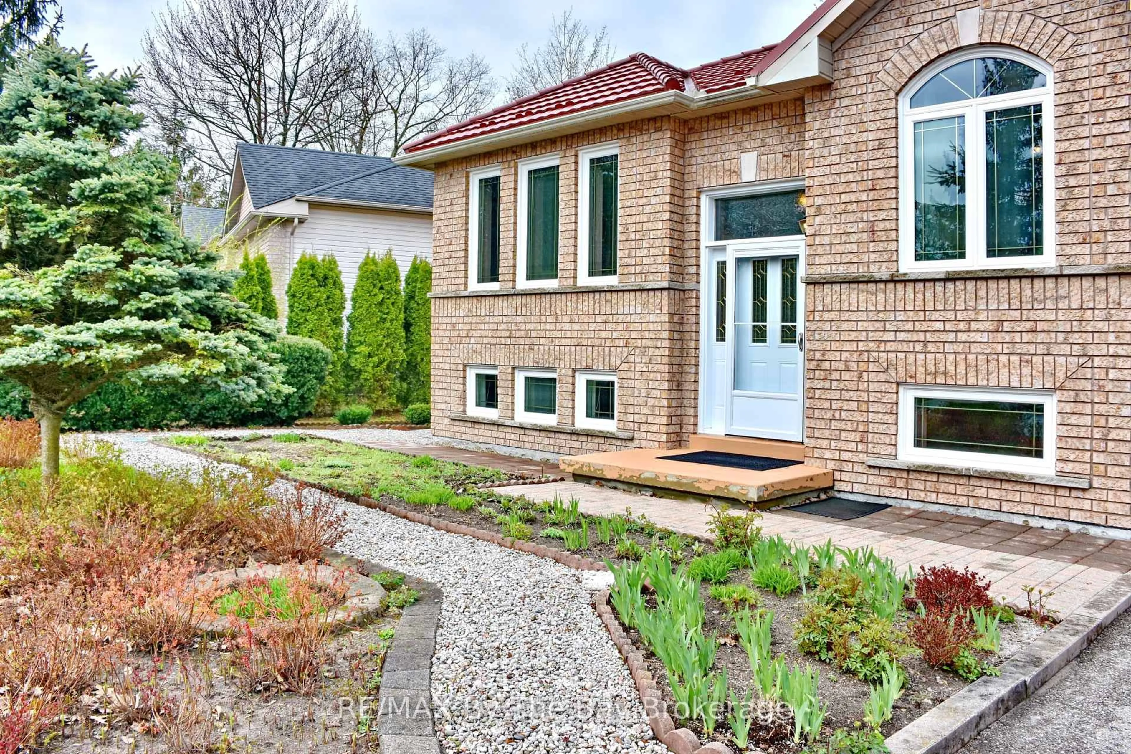 Home with brick exterior material, street for 109 Silver Birch Ave, Wasaga Beach Ontario L9Z 1N2