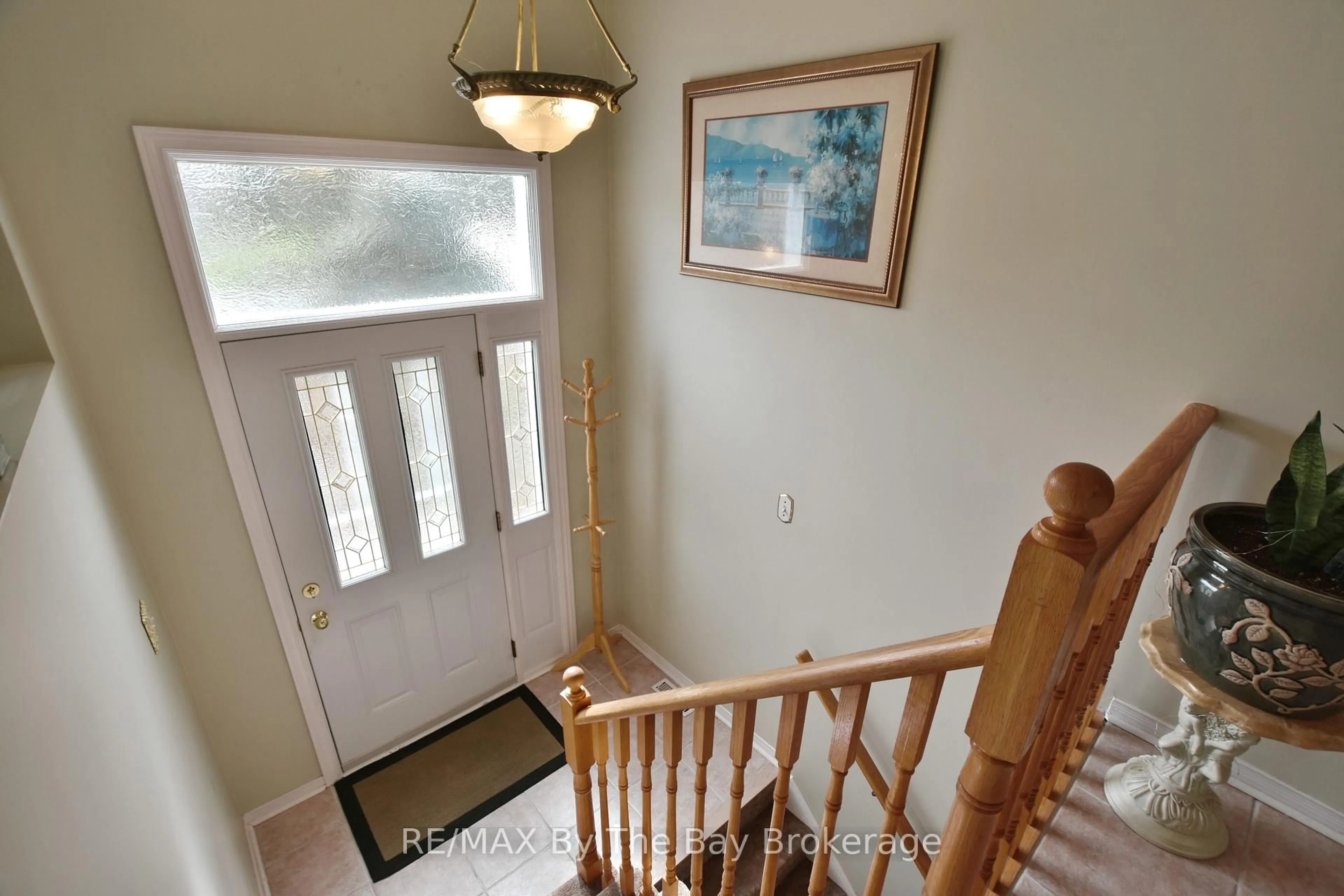 Indoor entryway for 109 Silver Birch Ave, Wasaga Beach Ontario L9Z 1N2