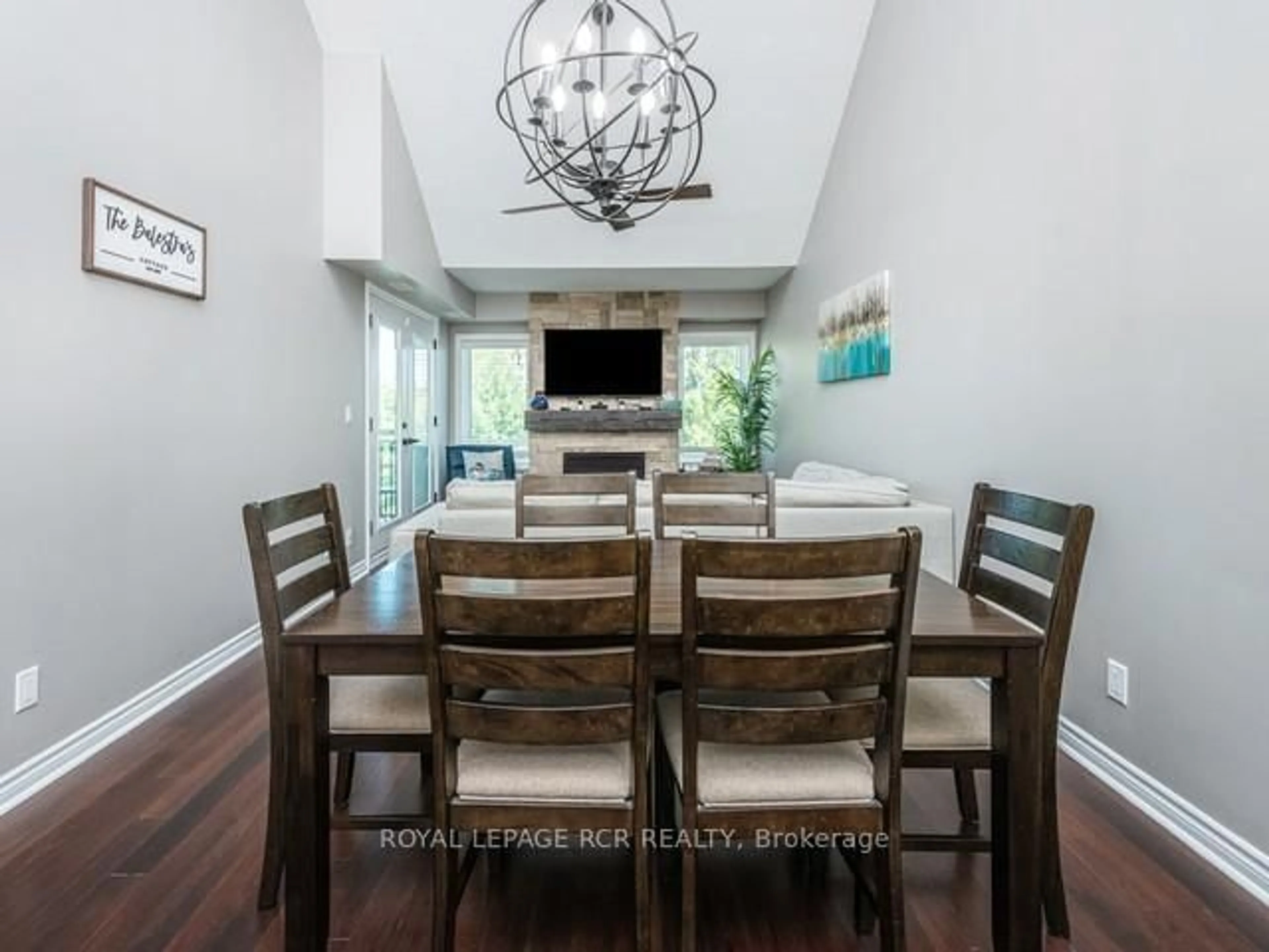 Dining room, wood/laminate floor for 3 BRANDY LANE Dr #302, Collingwood Ontario L9Y 0X4