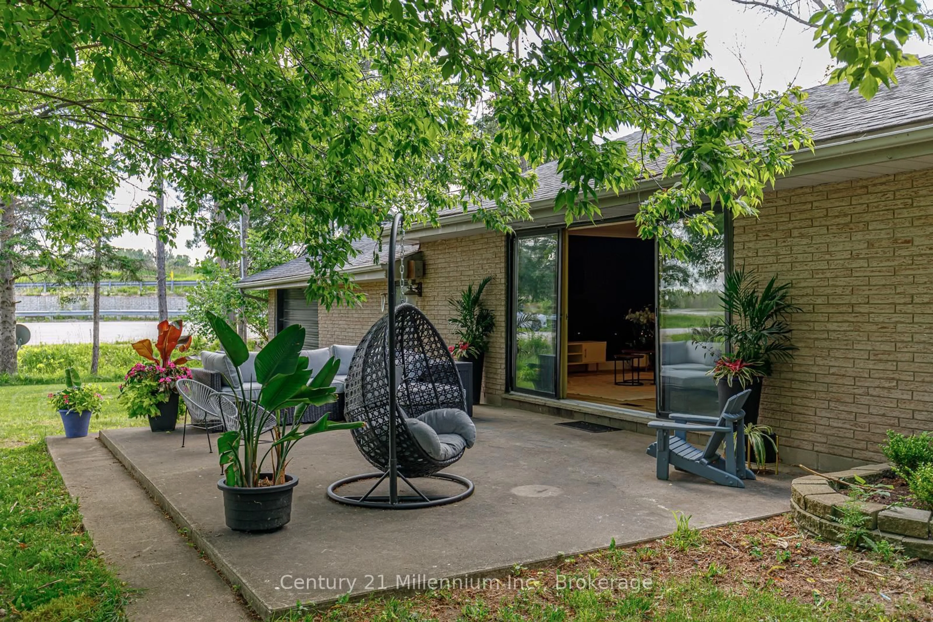 Patio, street for 6278 Vancise Crt, Clearview Ontario L9Z 2G5