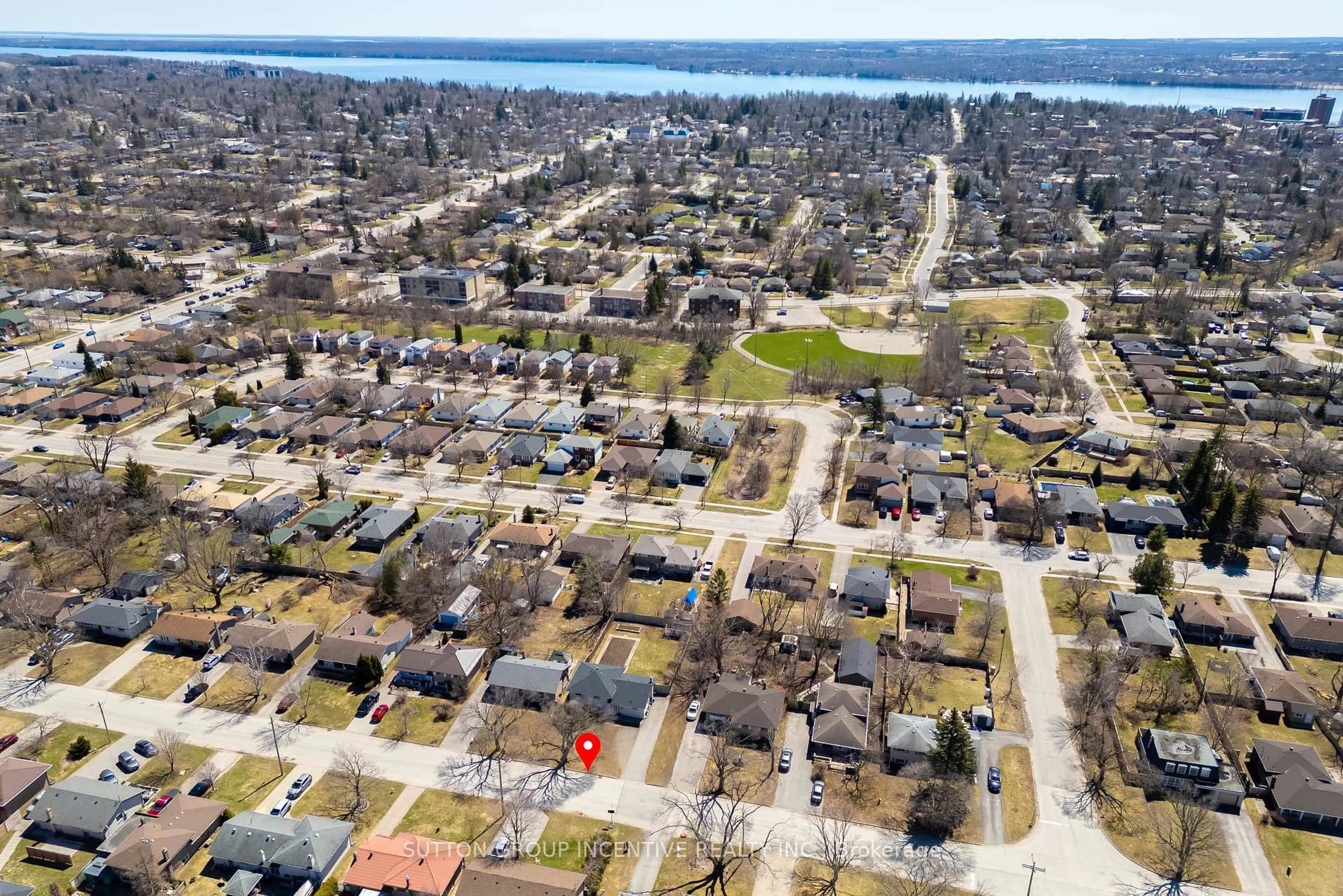 A pic from outside/outdoor area/front of a property/back of a property/a pic from drone, street for 69 Ottaway Ave, Barrie Ontario L4M 2X1