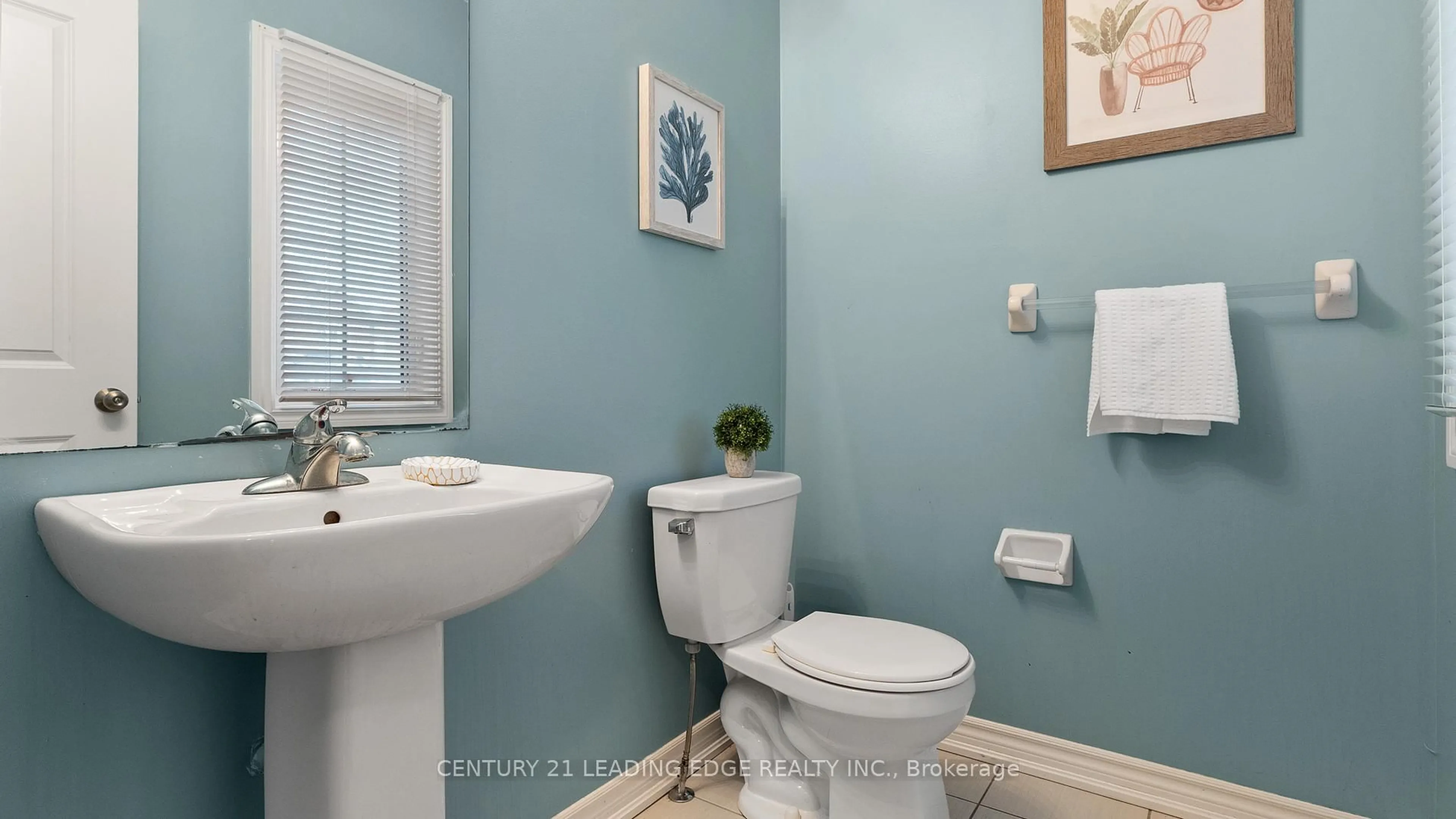 Standard bathroom, ceramic/tile floor for 106 Diana Dr, Orillia Ontario L3V 8J7