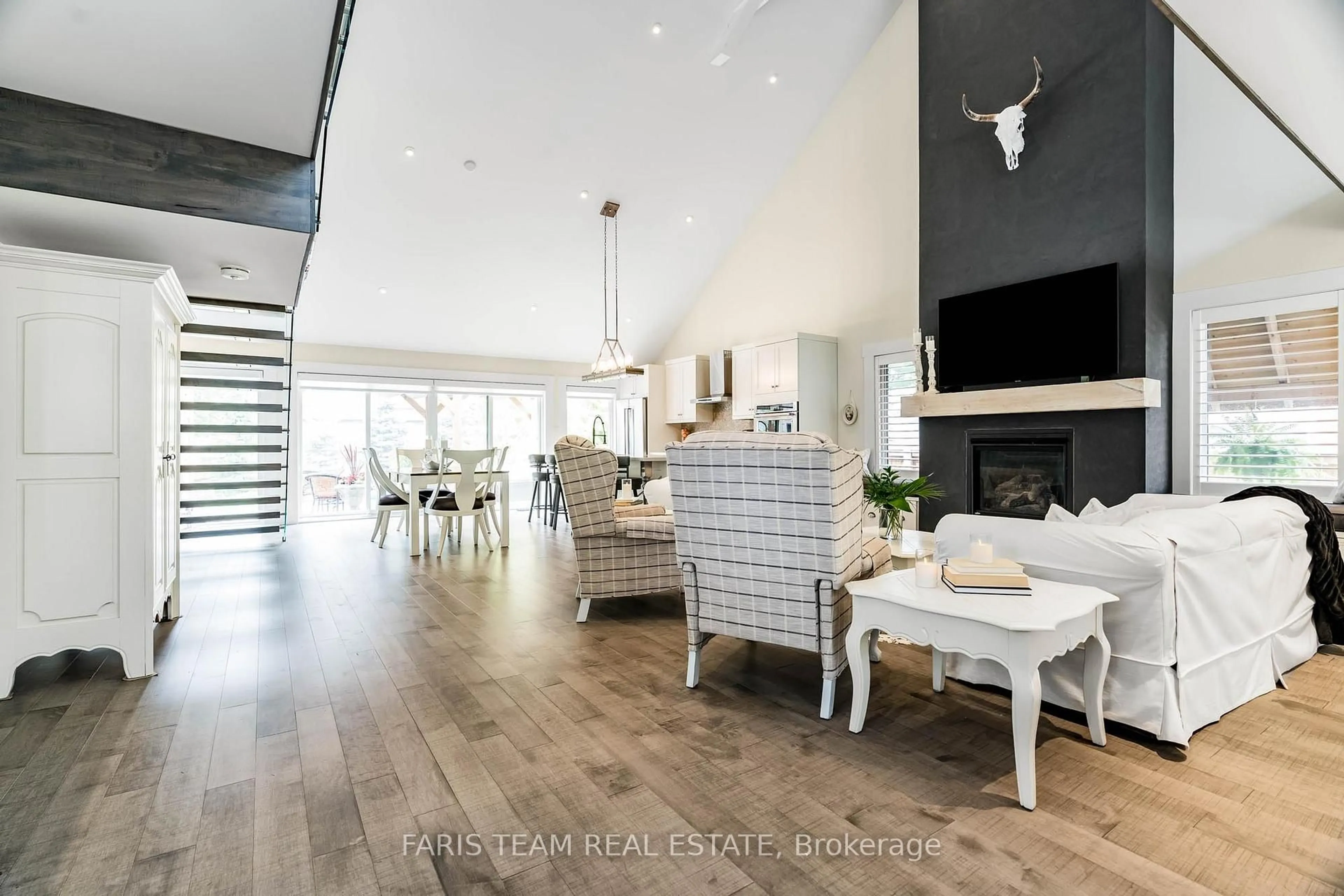 Unknown for 92 Nelson St, Barrie Ontario L4M 4K5