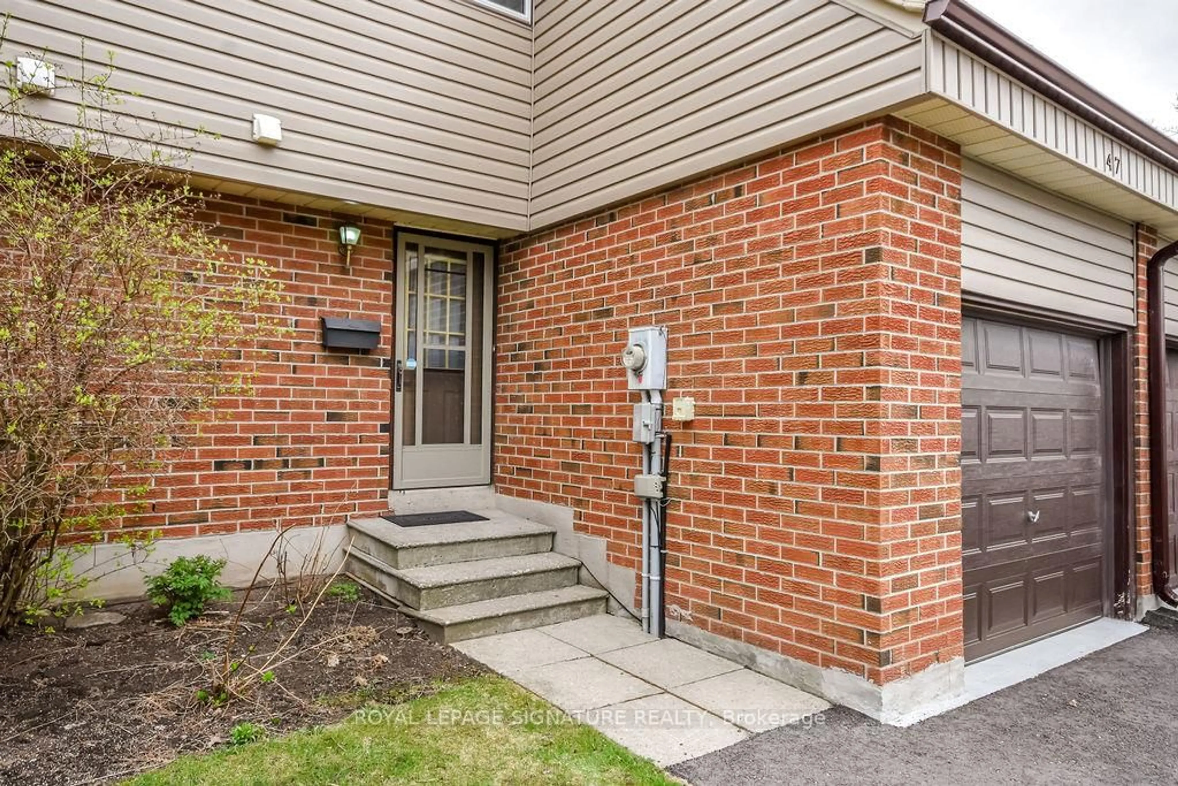 Indoor entryway for 441 Barrie Rd #47, Orillia Ontario L3V 6T9