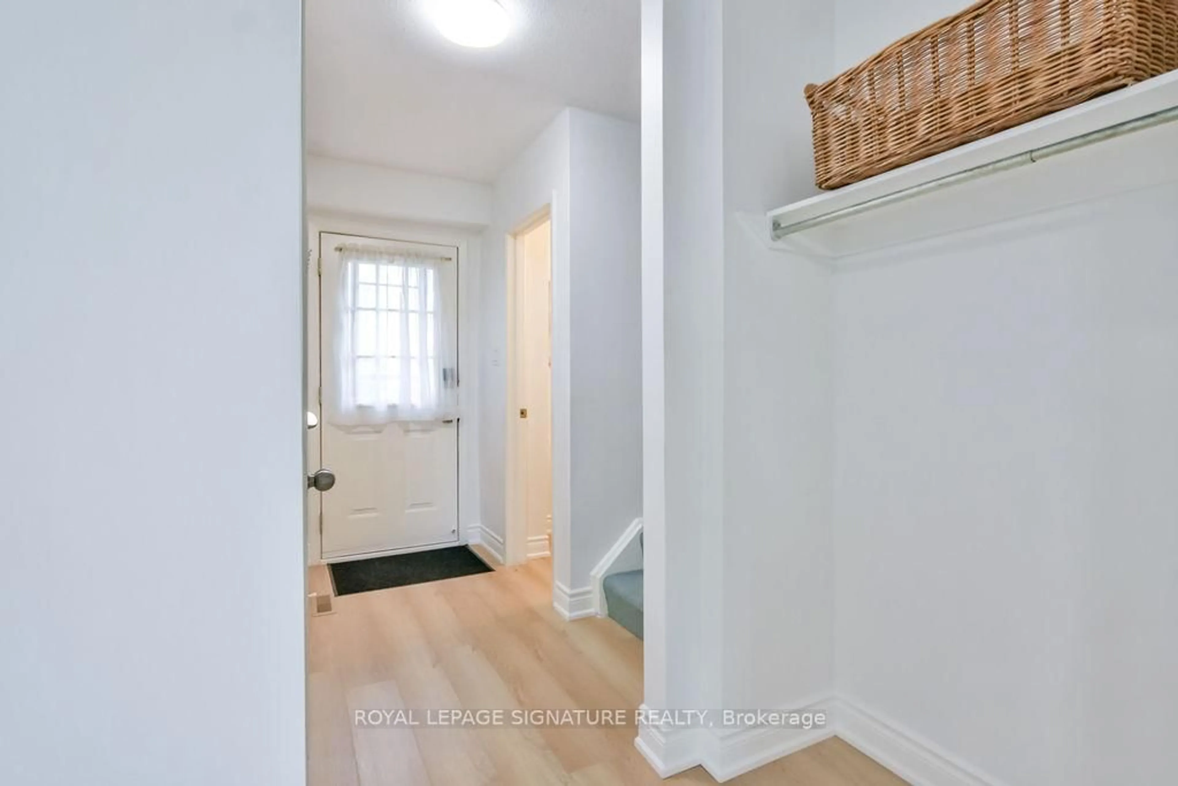 Indoor entryway for 441 Barrie Rd #47, Orillia Ontario L3V 6T9
