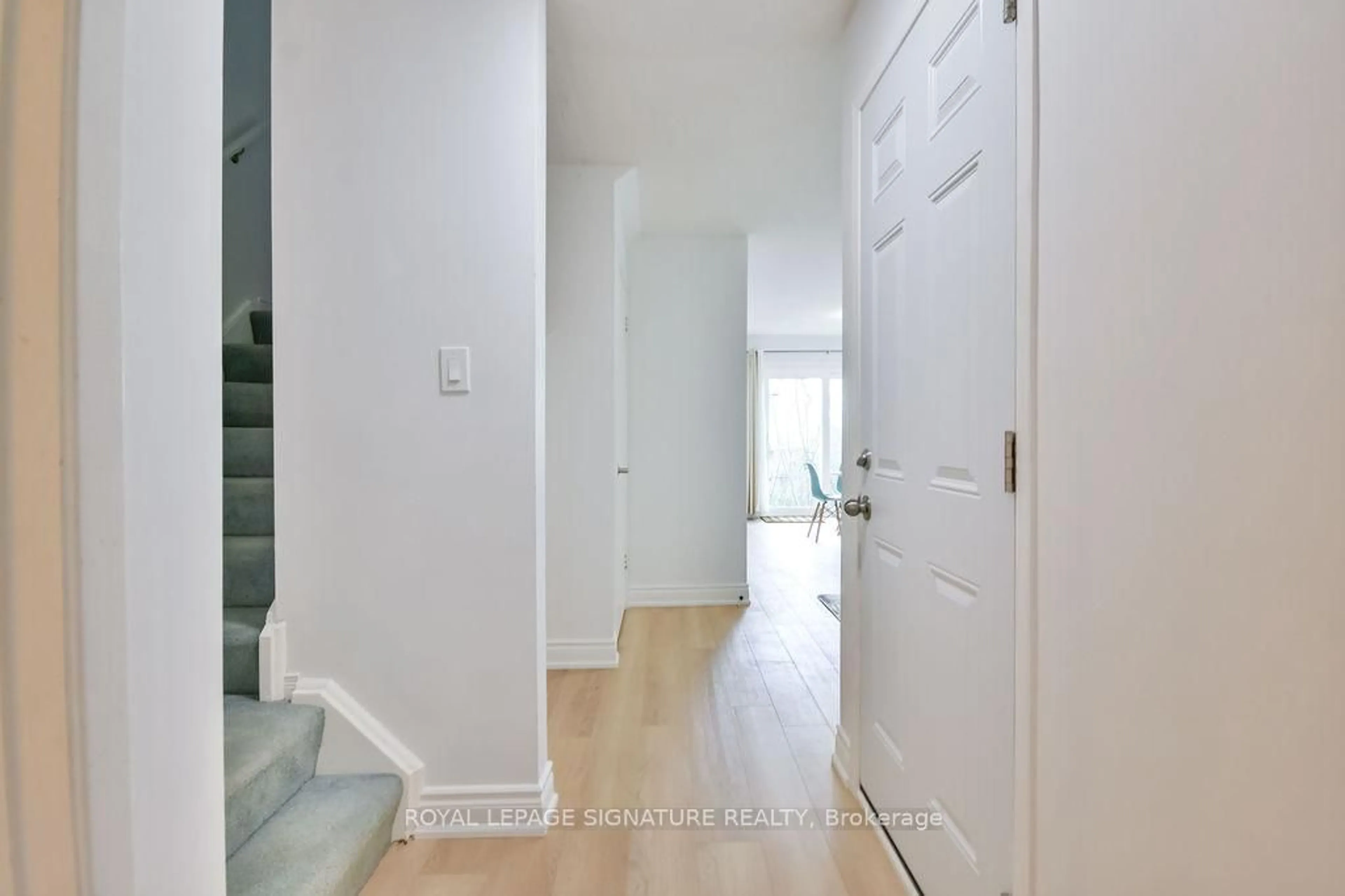 Indoor entryway for 441 Barrie Rd #47, Orillia Ontario L3V 6T9