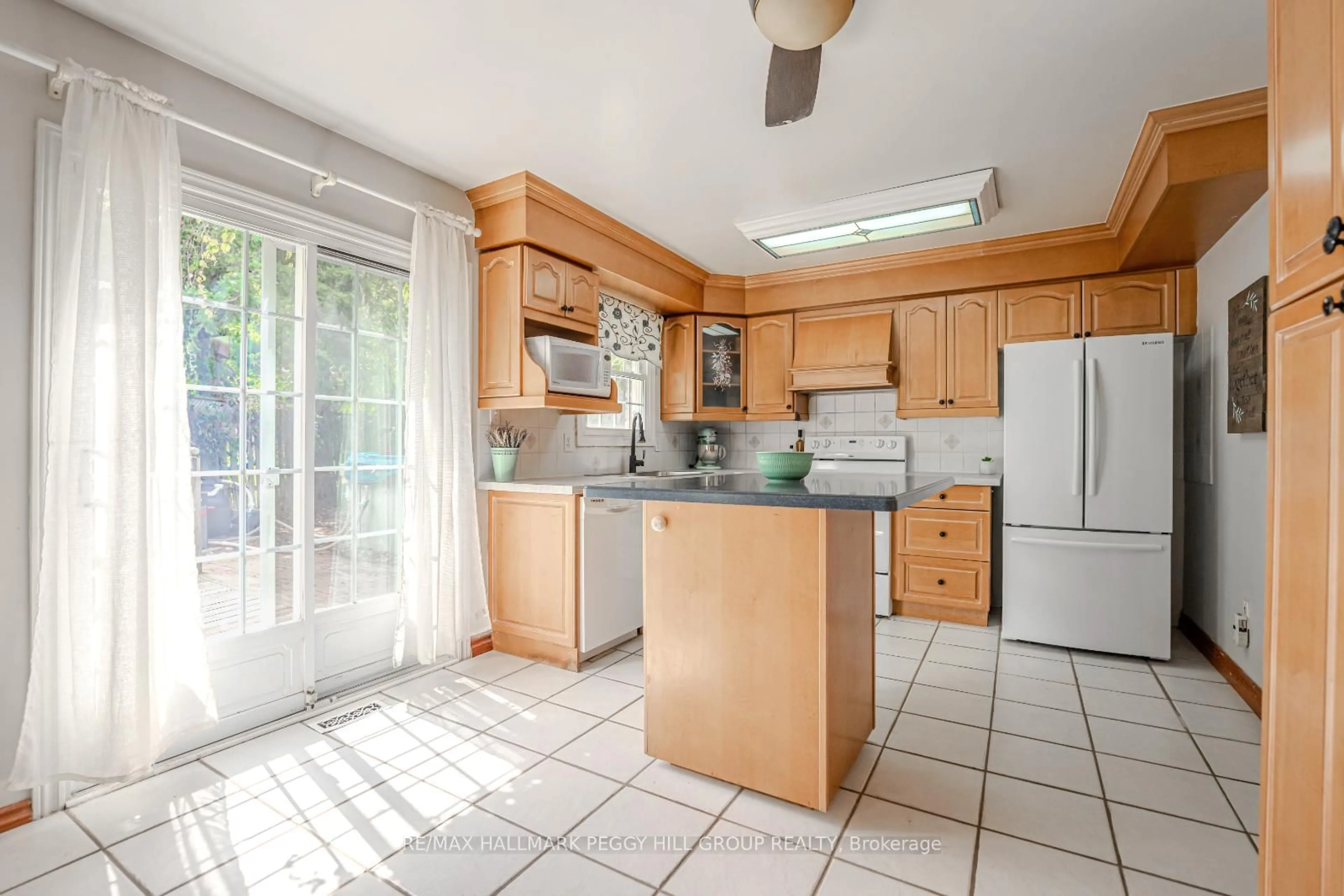 Unknown for 9 Oriole Crt, Barrie Ontario L4M 5N1