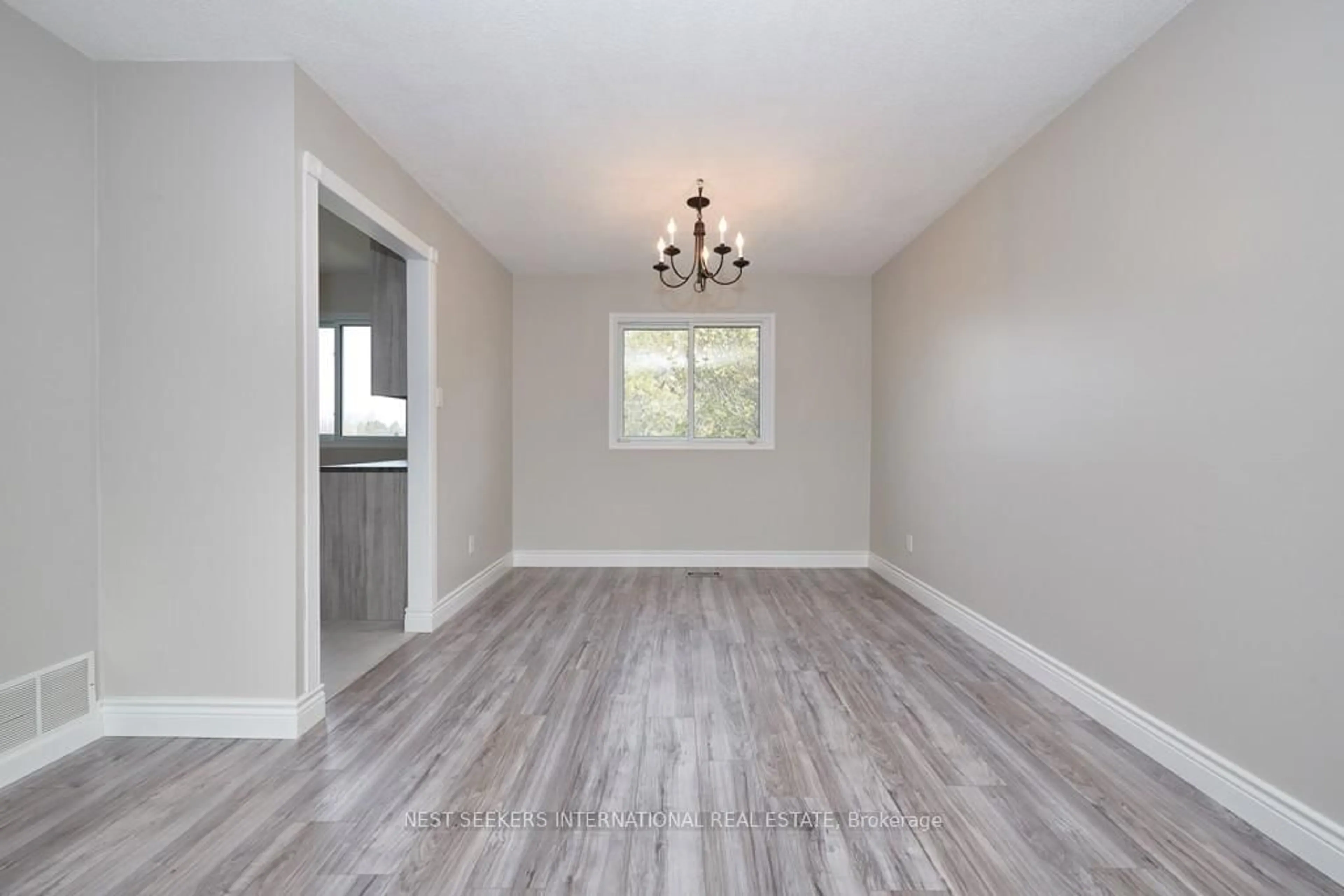A pic of a room for 257 Dodson Rd, Barrie Ontario L4N 4T6