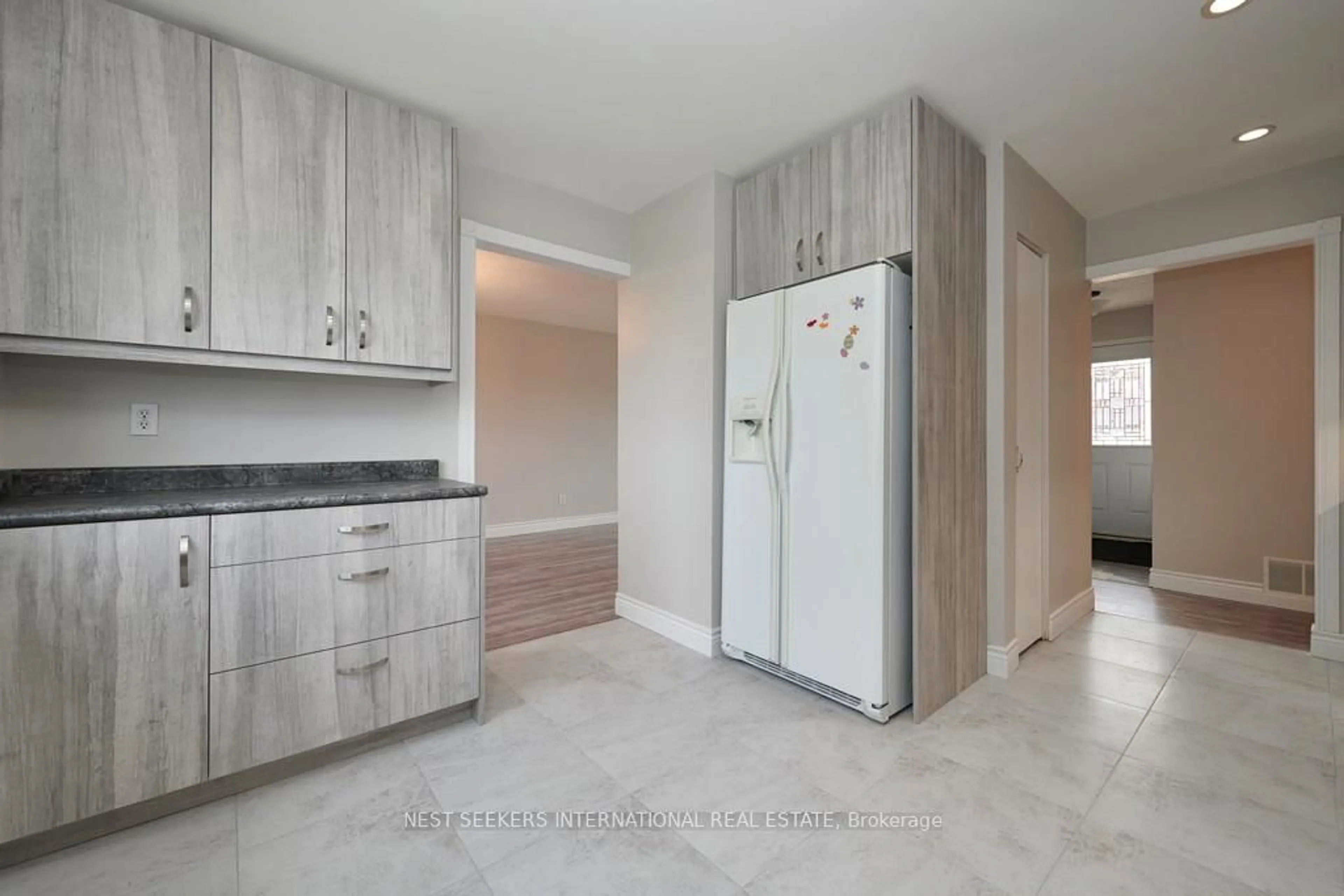 Open concept kitchen, unknown for 257 Dodson Rd, Barrie Ontario L4N 4T6