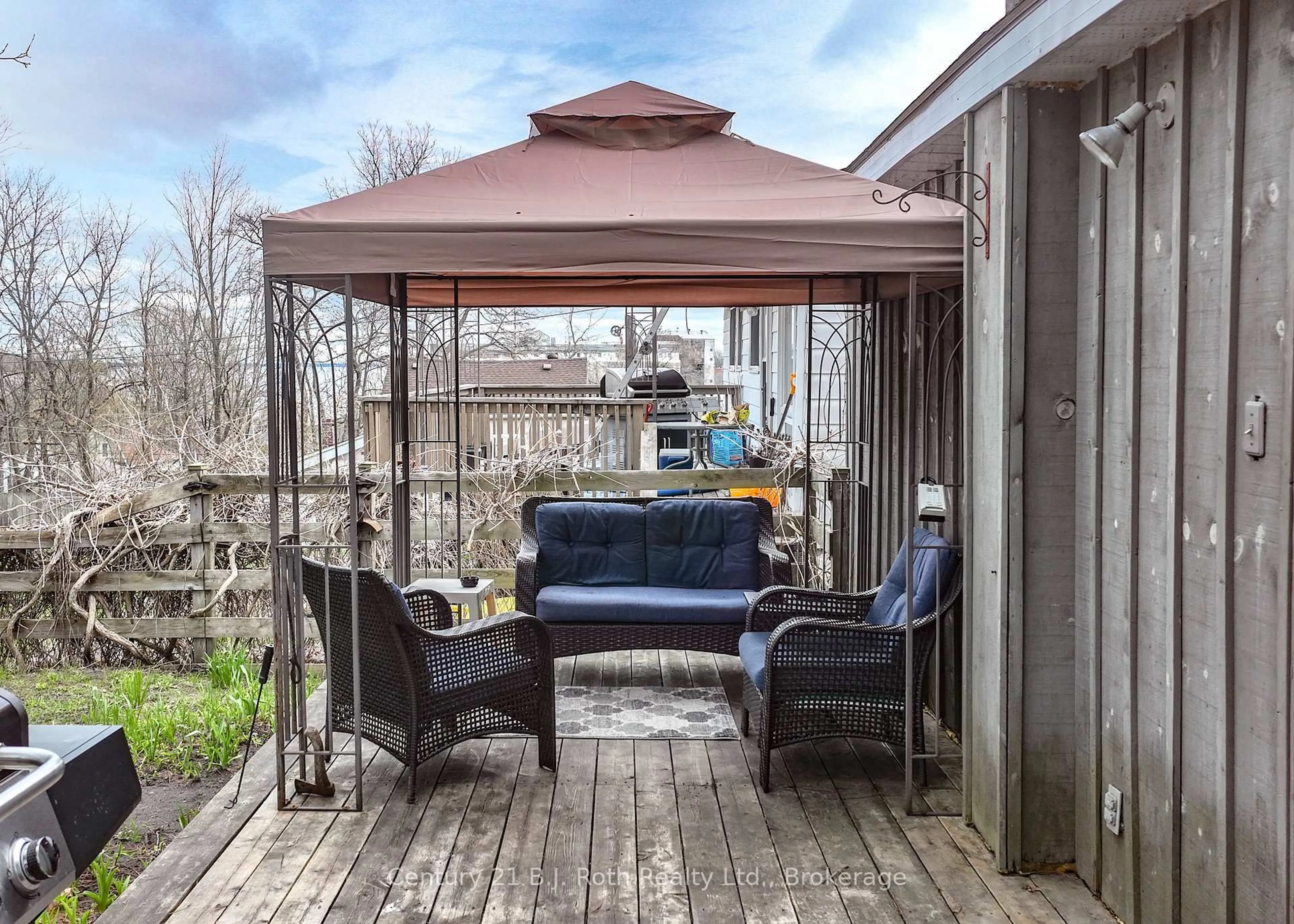 Patio, street for 694 Quebec St, Midland Ontario L4R 1E4