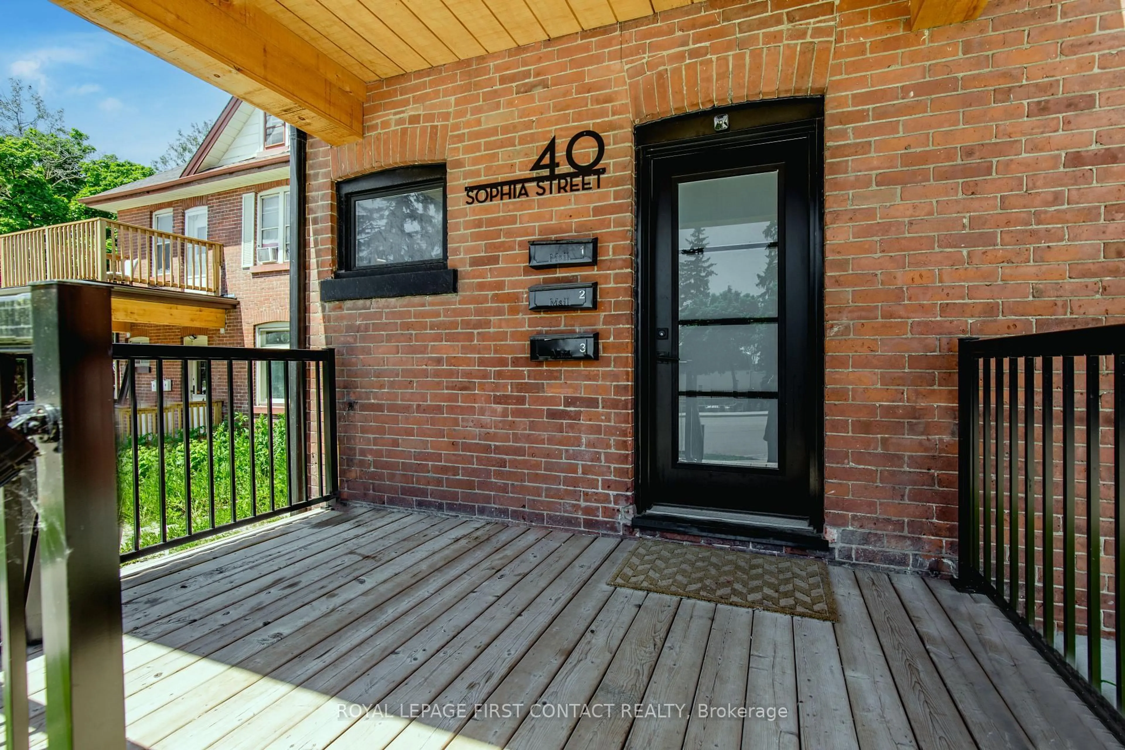 Unknown for 40 Sophia St, Barrie Ontario L4N 1J3
