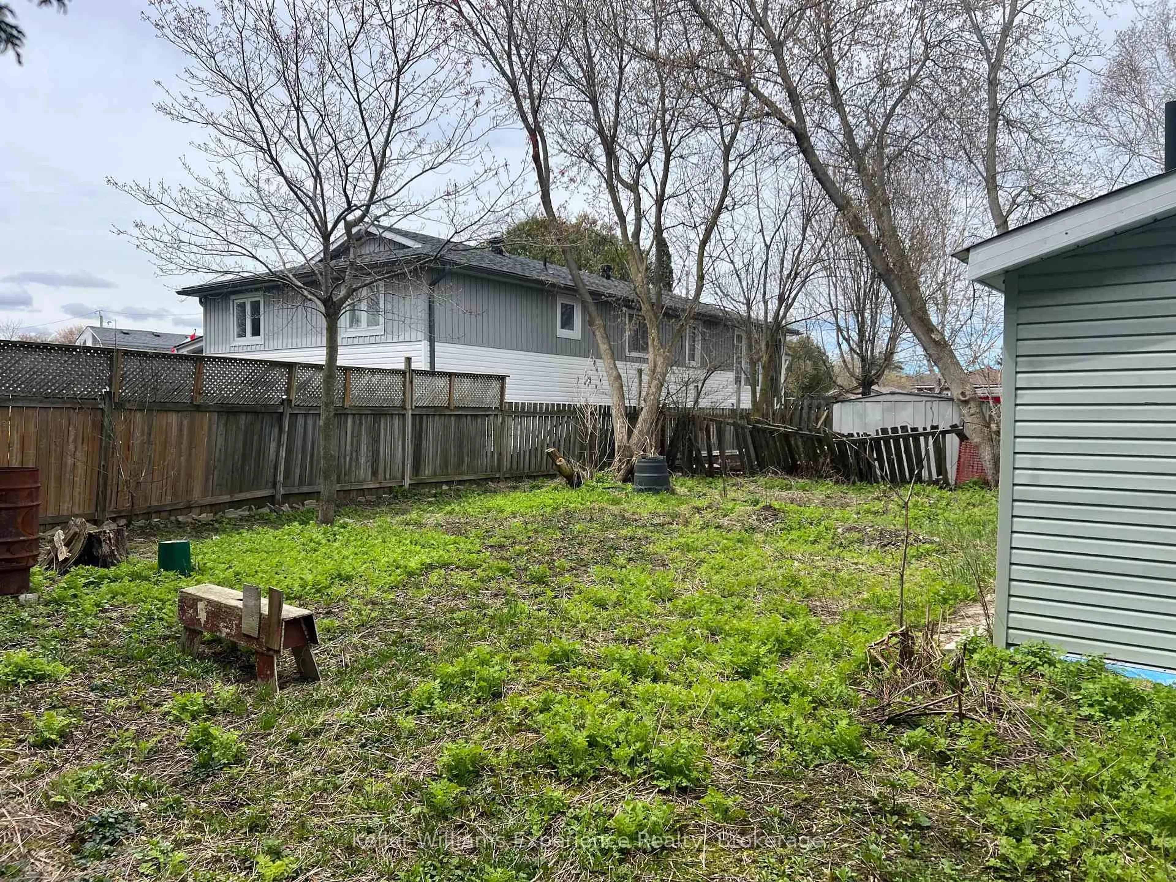 A pic from outside/outdoor area/front of a property/back of a property/a pic from drone, street for 760 Second Ave, Tay Ontario L0K 1R0
