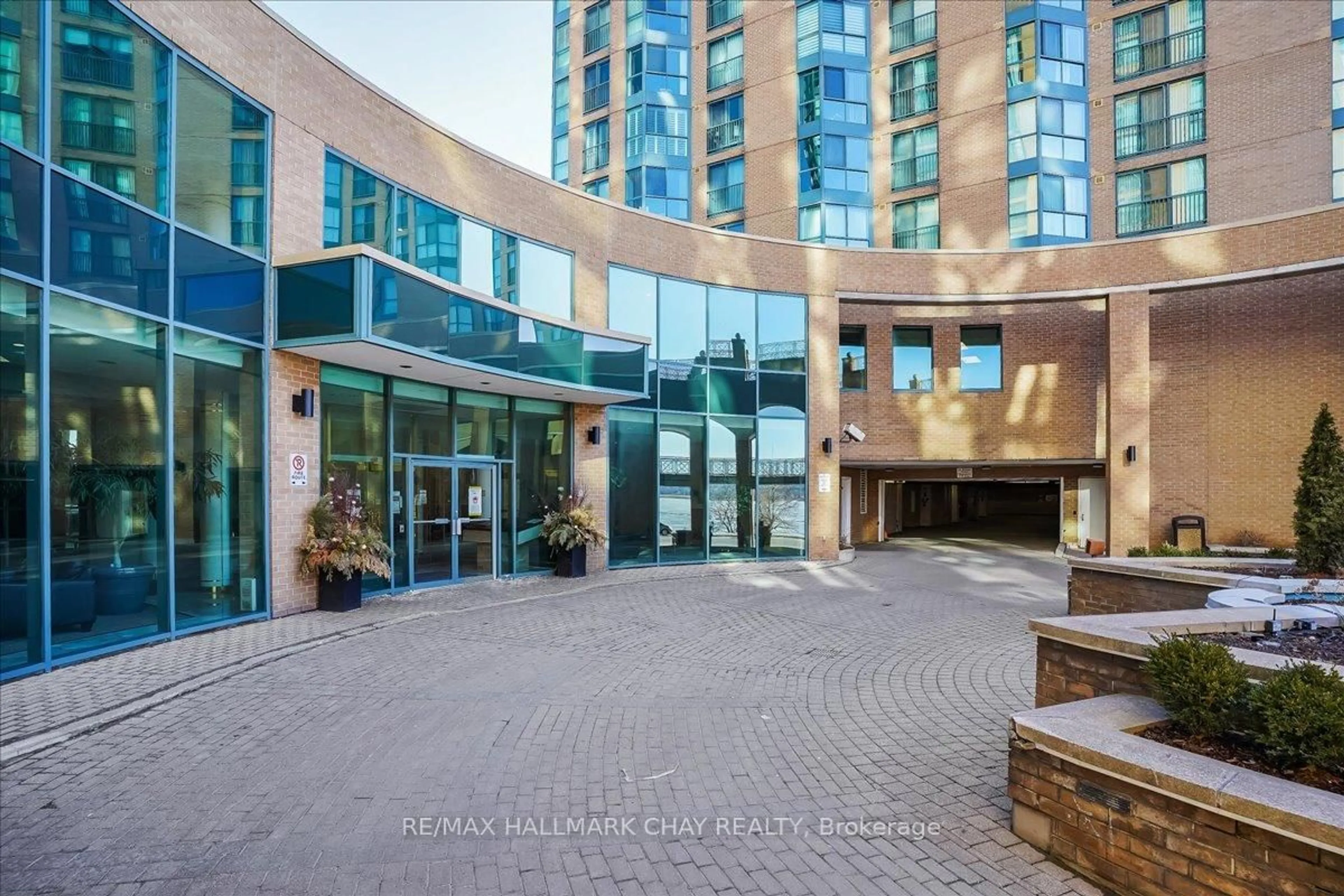Indoor foyer for 140 Dunlop St #805, Barrie Ontario L4M 6H9