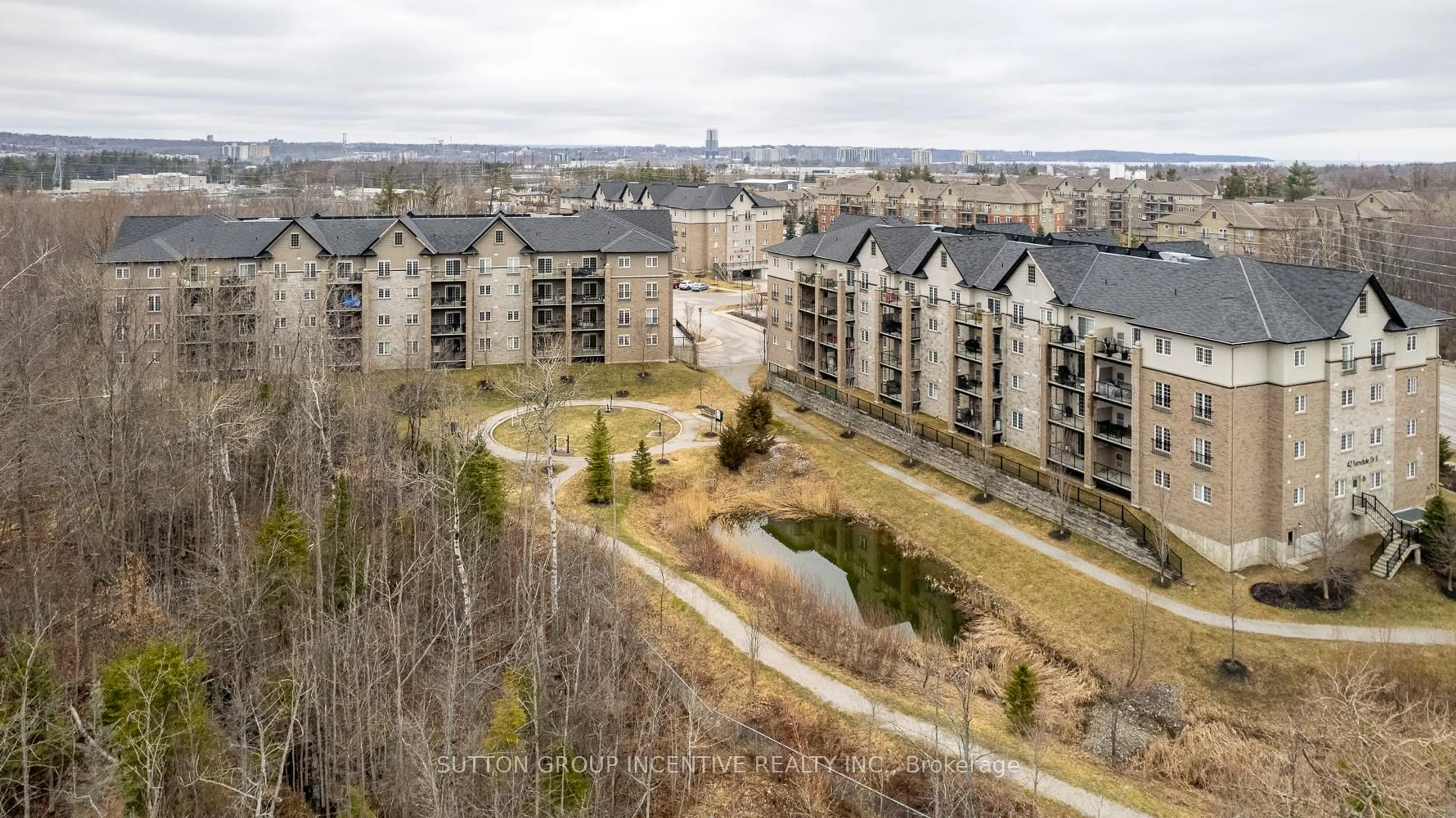 A pic from outside/outdoor area/front of a property/back of a property/a pic from drone, city buildings view from balcony for 42 Ferndale Dr #107, Barrie Ontario L4N 2M5