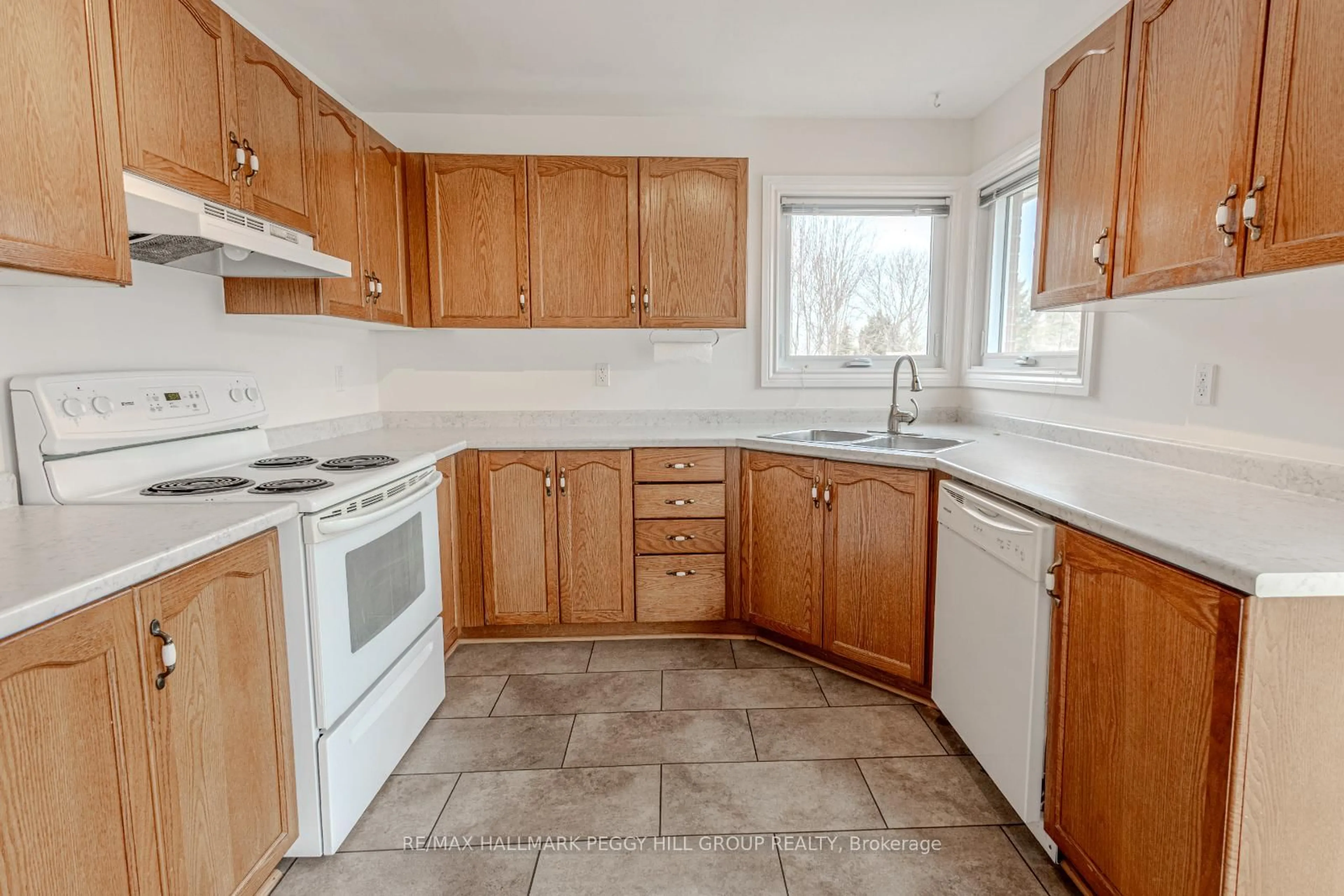 Standard kitchen, unknown for 70 Hurst Dr, Barrie Ontario L4N 8K4