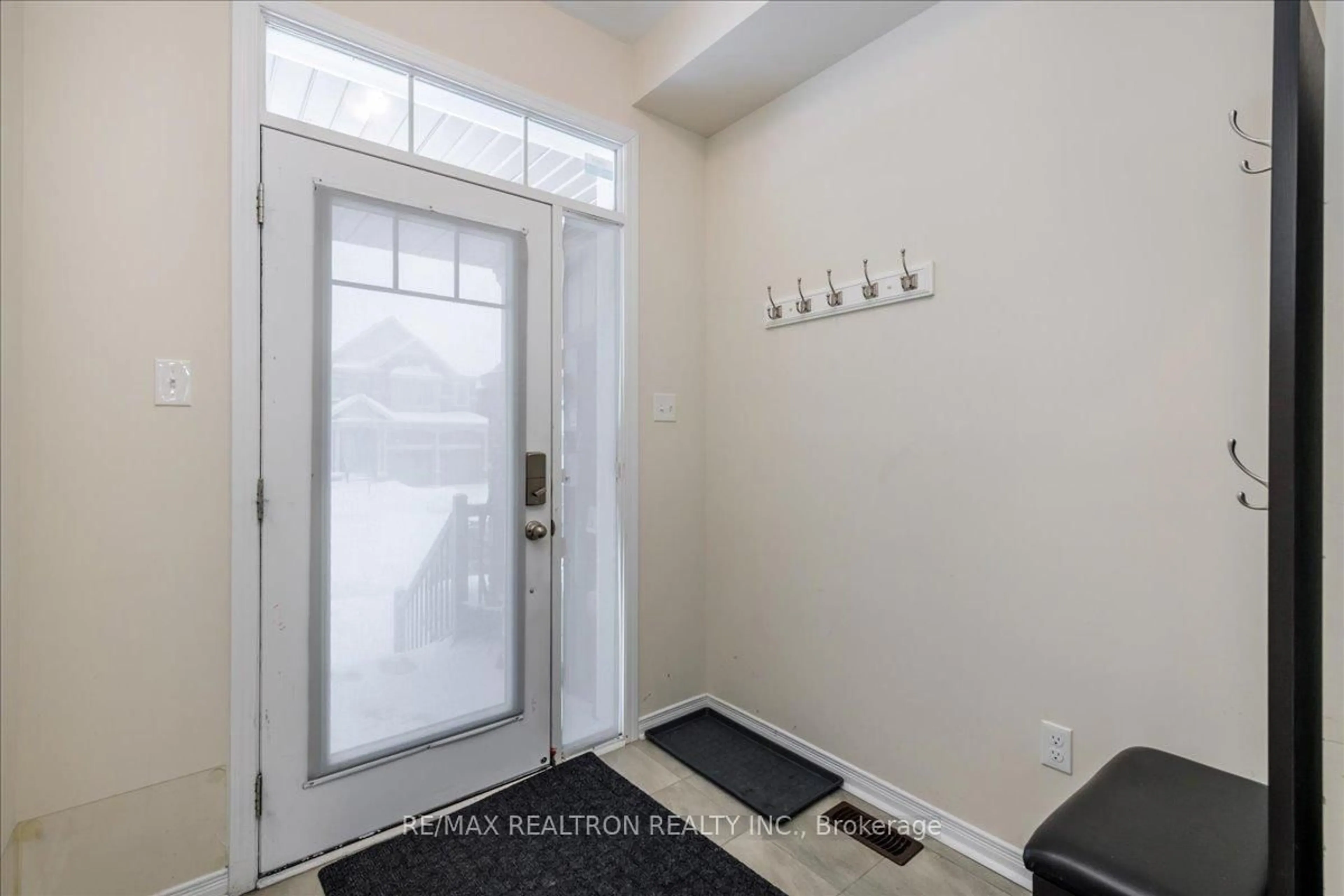 Indoor entryway for 48 Portland St, Collingwood Ontario L9Y 0W9