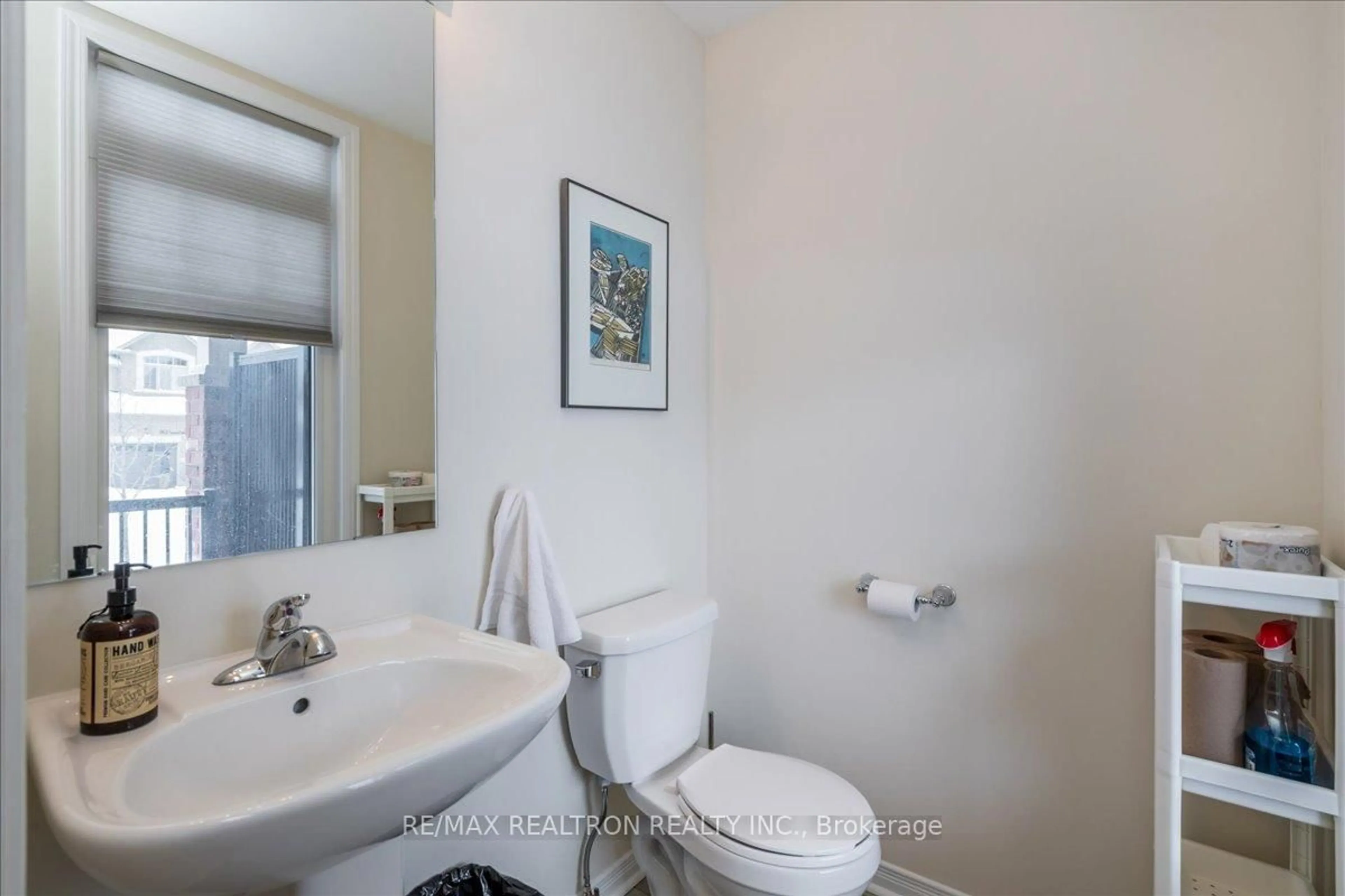 Standard bathroom, unknown for 48 Portland St, Collingwood Ontario L9Y 0W9