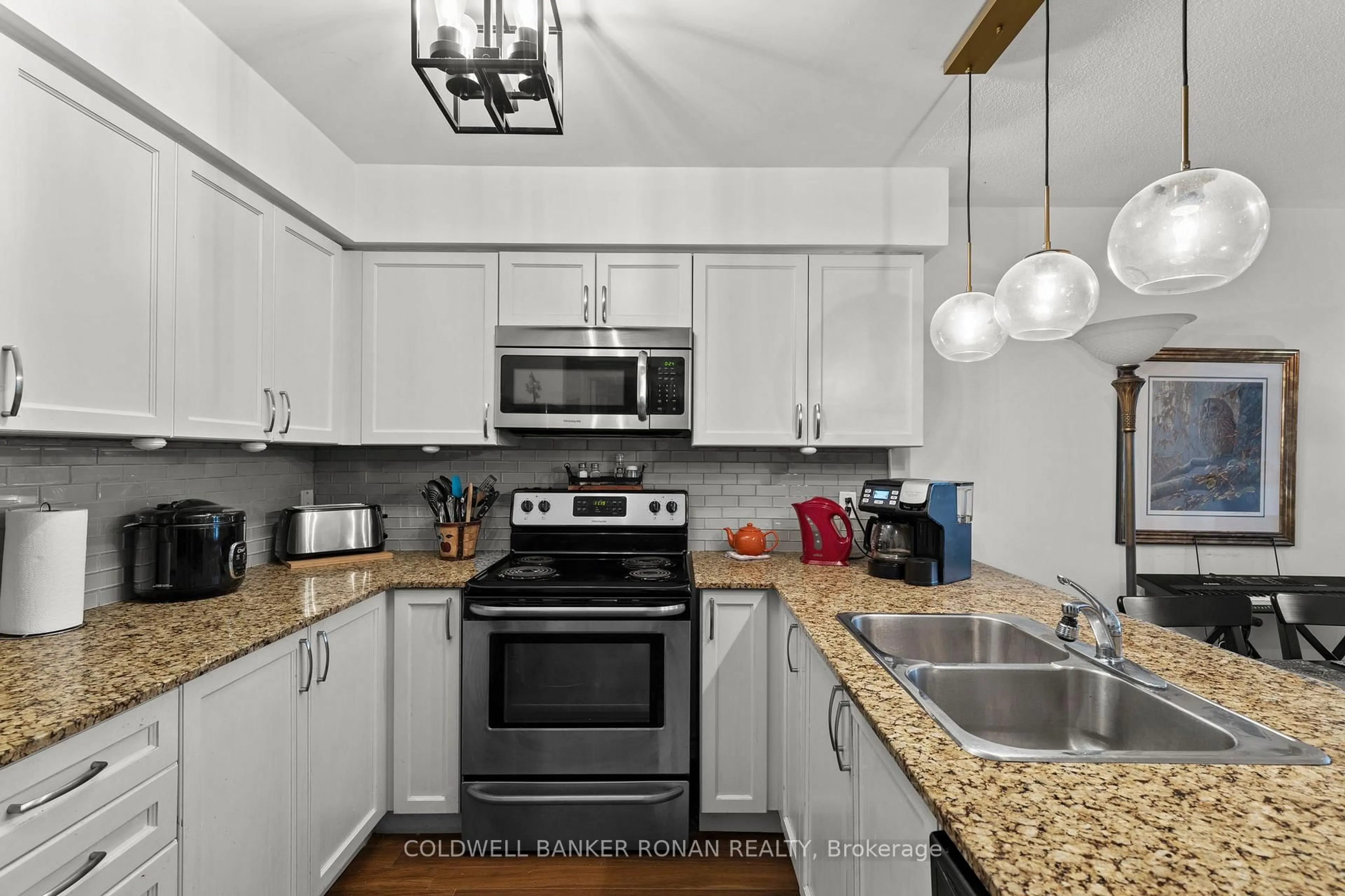 Standard kitchen, unknown for 3 Brandy Lane Dr #205, Collingwood Ontario L9Y 0X4