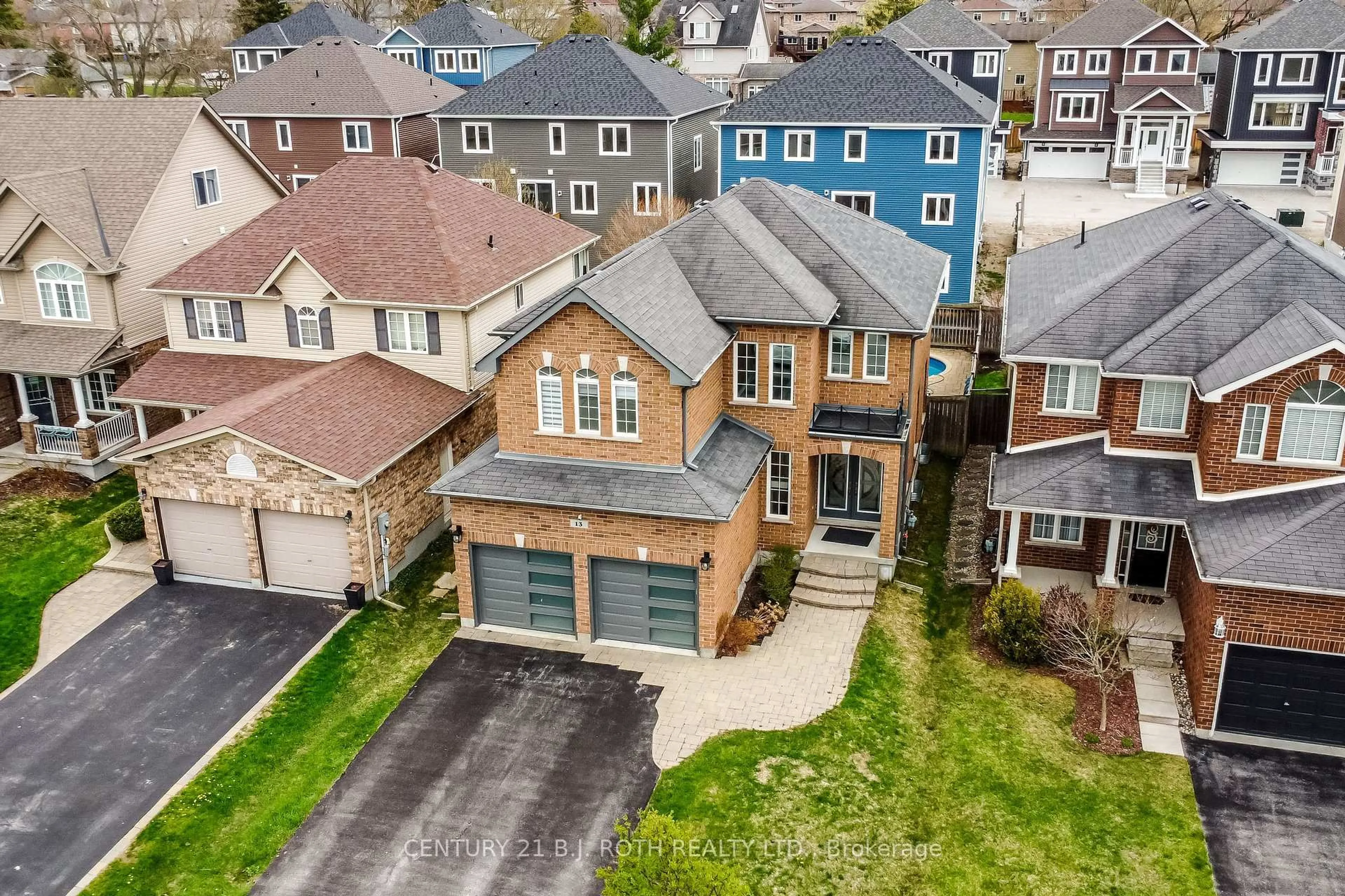 A pic from outside/outdoor area/front of a property/back of a property/a pic from drone, street for 13 Auburn Crt, Barrie Ontario L4N 6G9