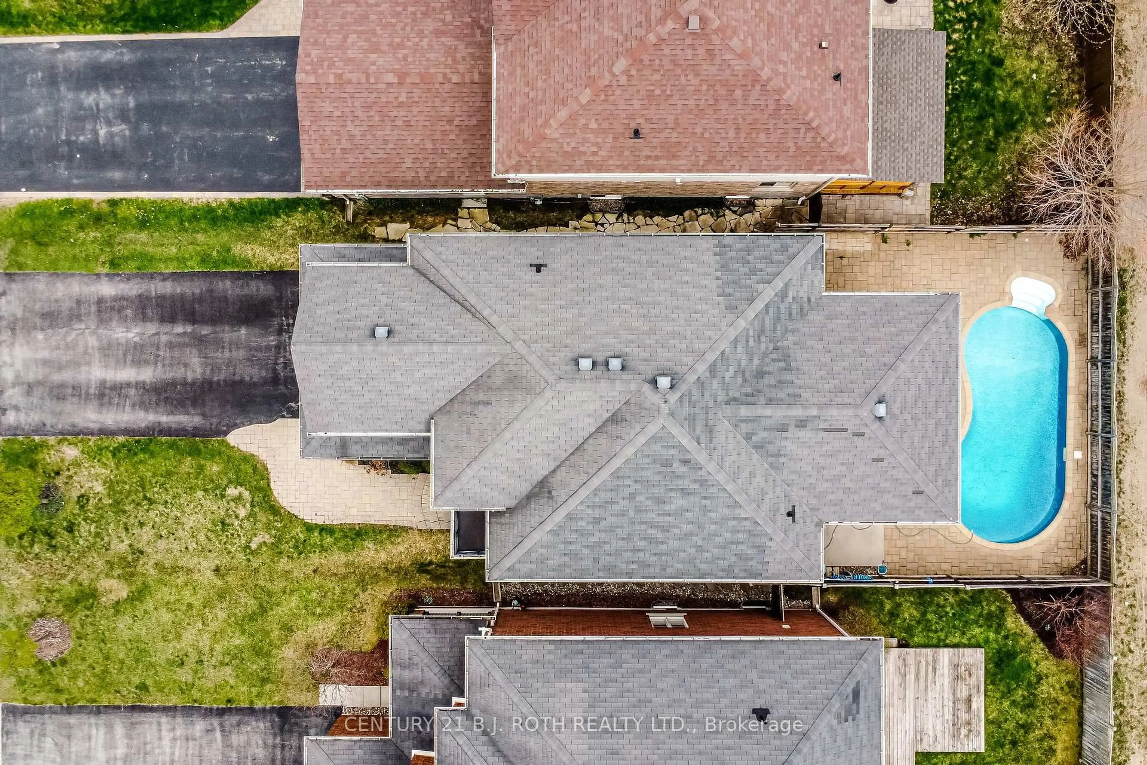 A pic from outside/outdoor area/front of a property/back of a property/a pic from drone, street for 13 Auburn Crt, Barrie Ontario L4N 6G9