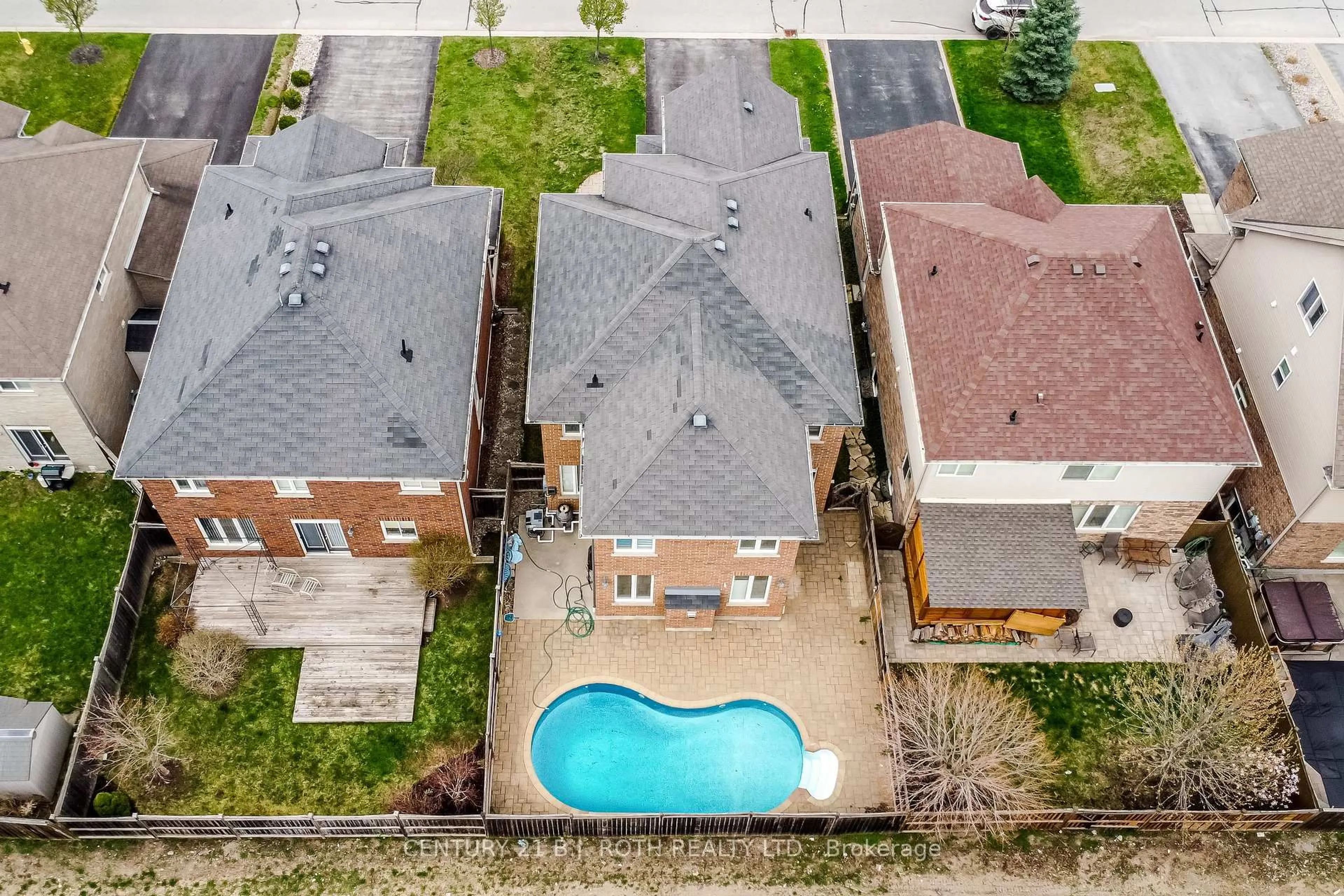 A pic from outside/outdoor area/front of a property/back of a property/a pic from drone, street for 13 Auburn Crt, Barrie Ontario L4N 6G9