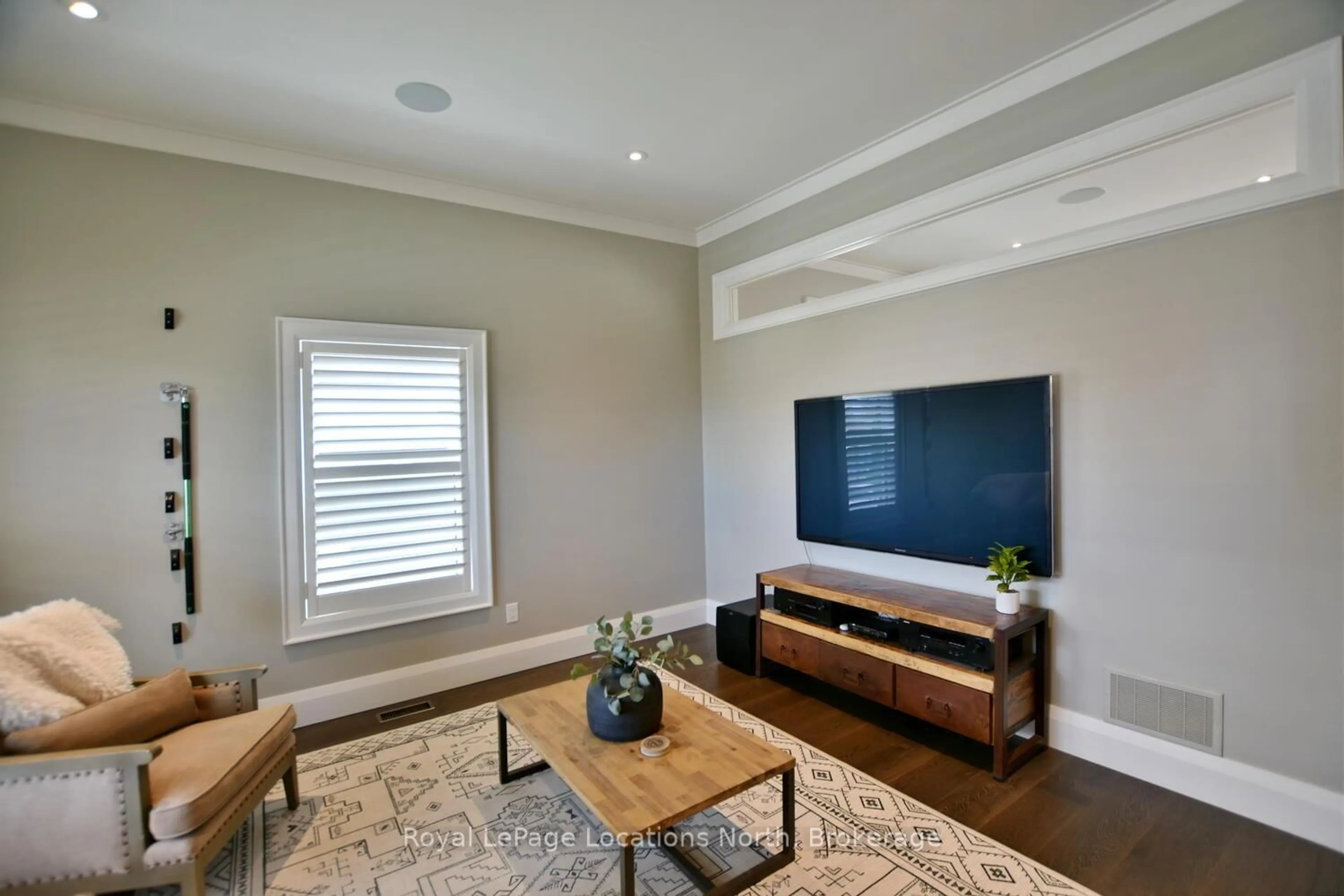 Living room with furniture, unknown for 40 WEST St, Collingwood Ontario L9Y 3T1