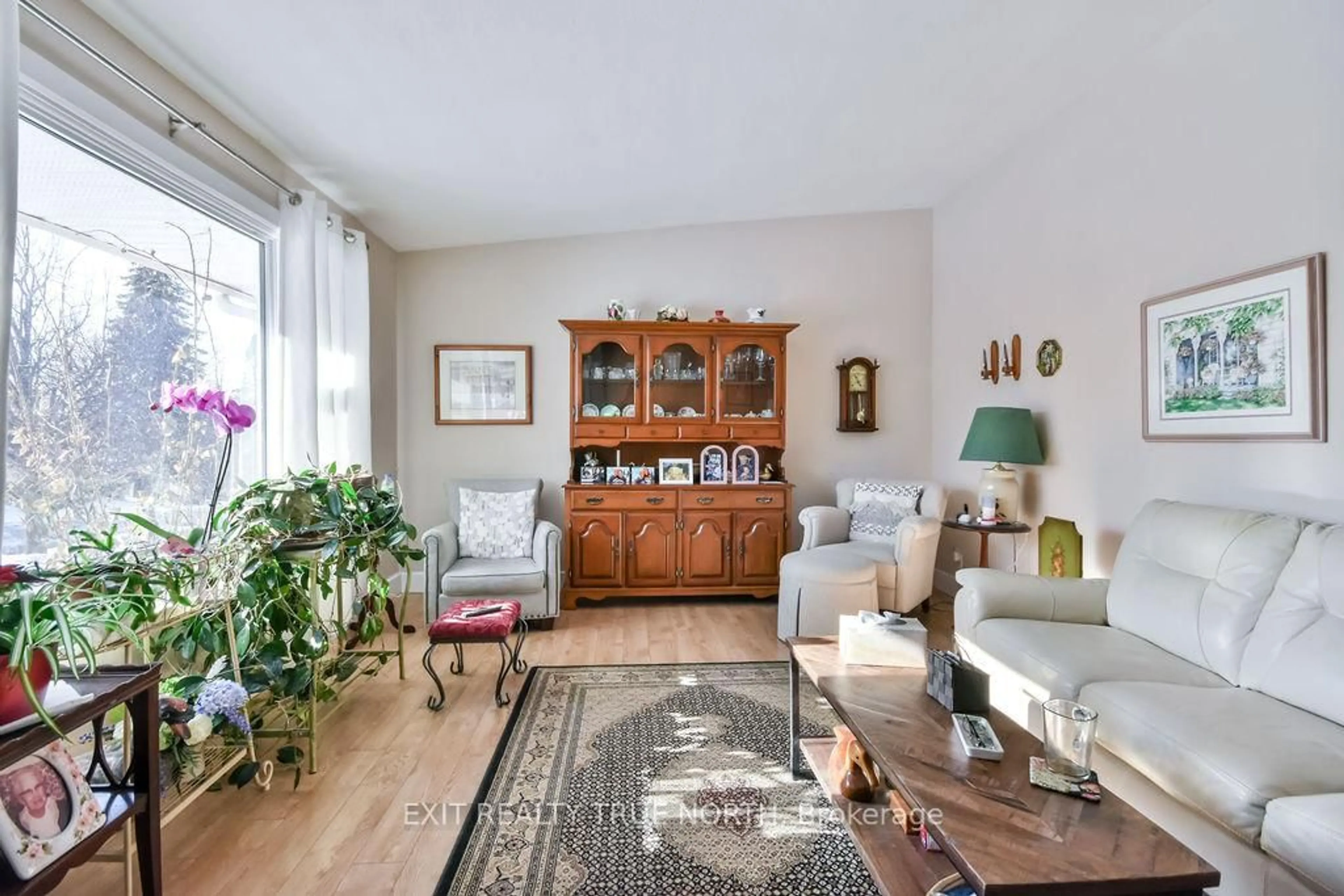 Living room with furniture, unknown for 50 Marion Cres, Barrie Ontario L4M 2L3