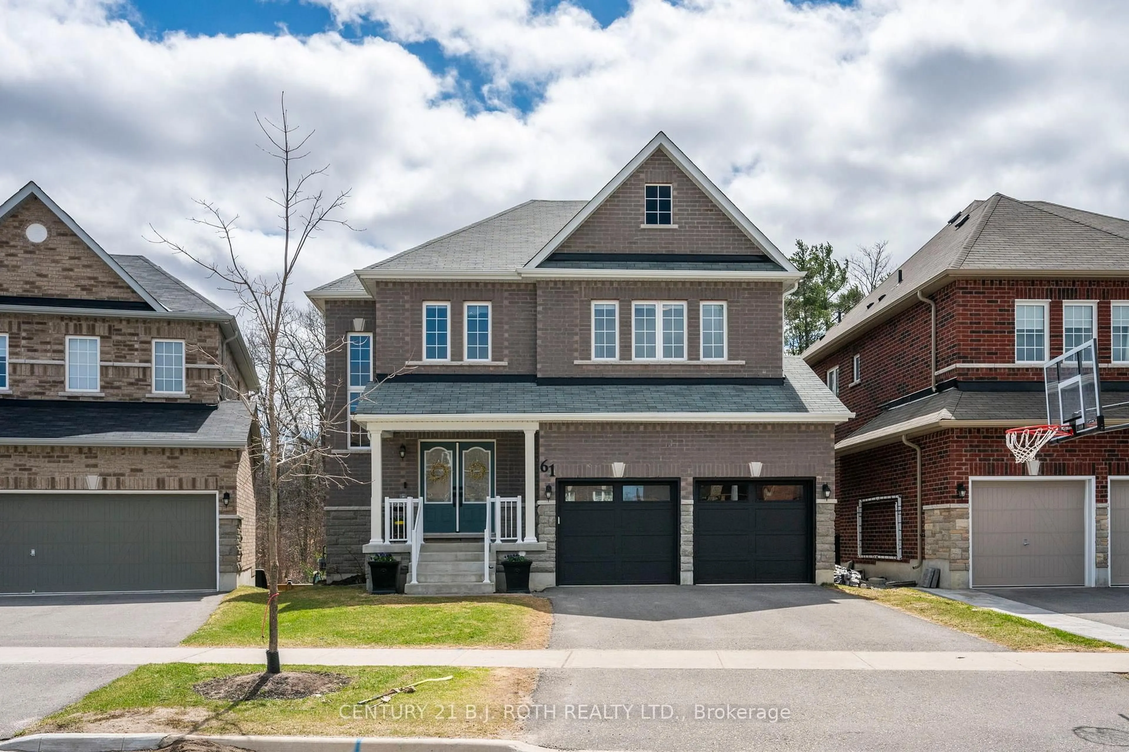 Home with brick exterior material, street for 61 Muirfield Dr, Barrie Ontario L4N 6J9