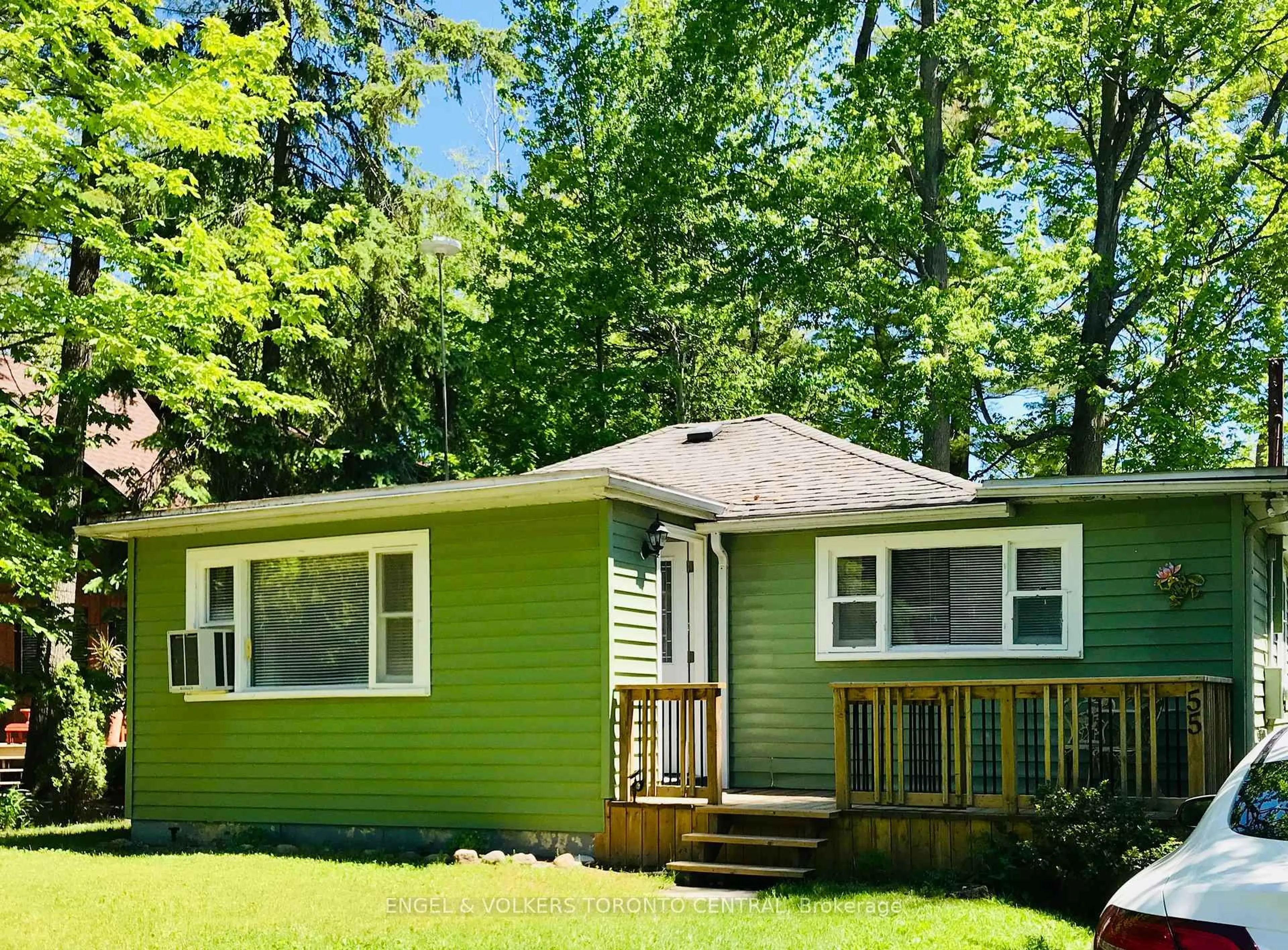 Home with vinyl exterior material, unknown for 55 47th Street North N/A, Wasaga Beach Ontario L9Y 1Y5