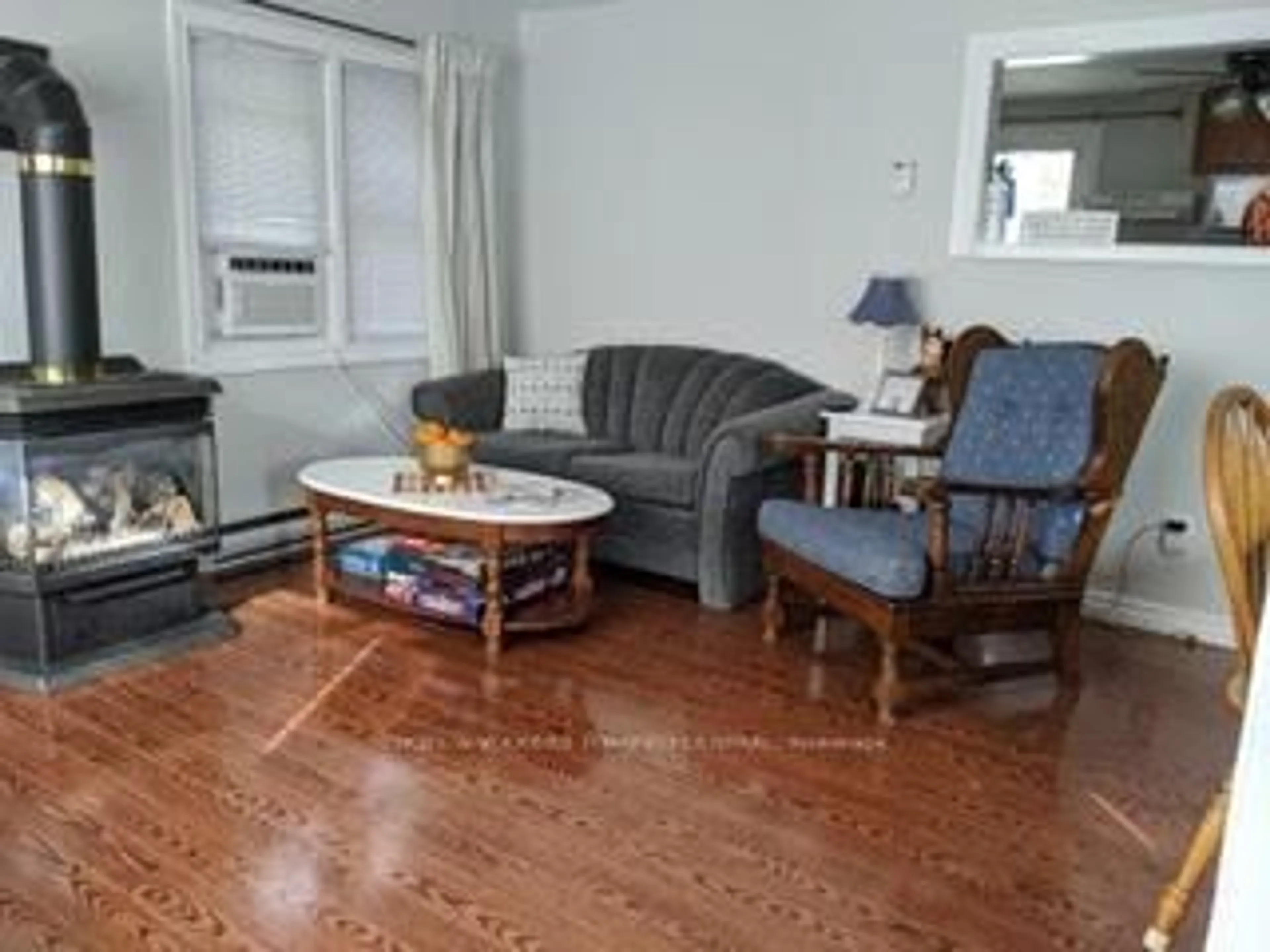 Living room with furniture, wood/laminate floor for 55 47th Street North N/A, Wasaga Beach Ontario L9Y 1Y5