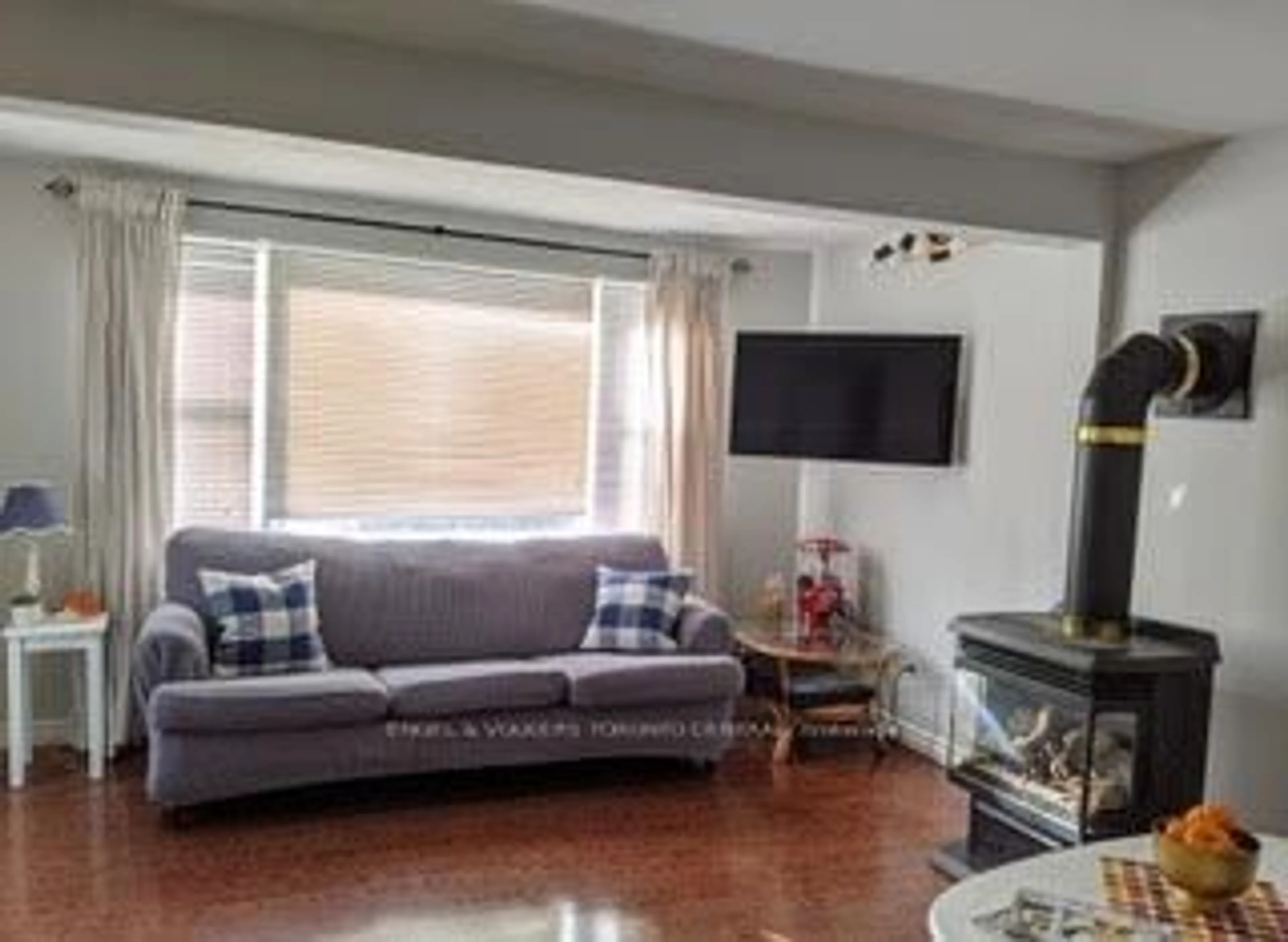 Living room with furniture, unknown for 55 47th Street North N/A, Wasaga Beach Ontario L9Y 1Y5
