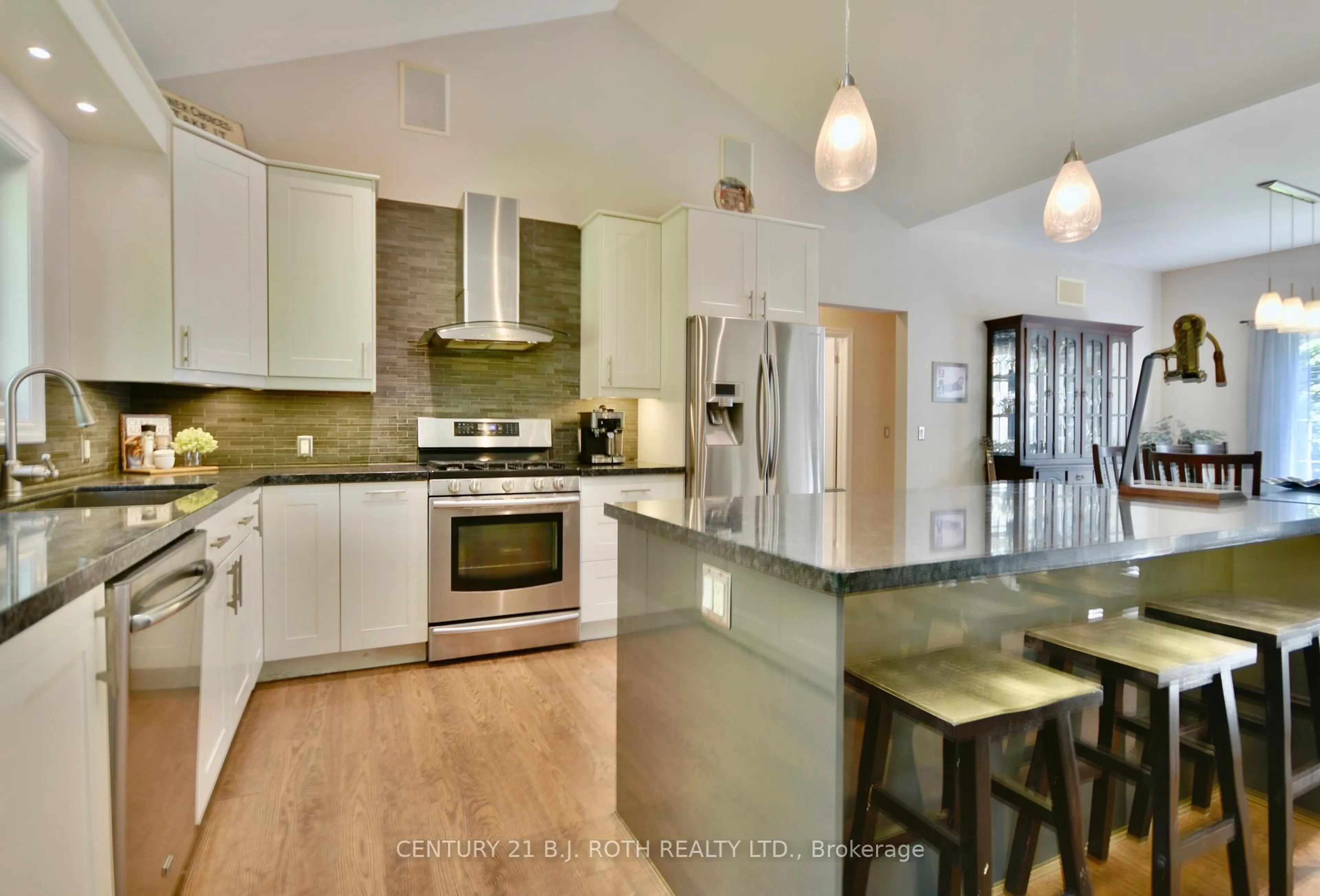 Open concept kitchen, ceramic/tile floor for 16 Macedonia Circ, Tiny Ontario L9M 0H9