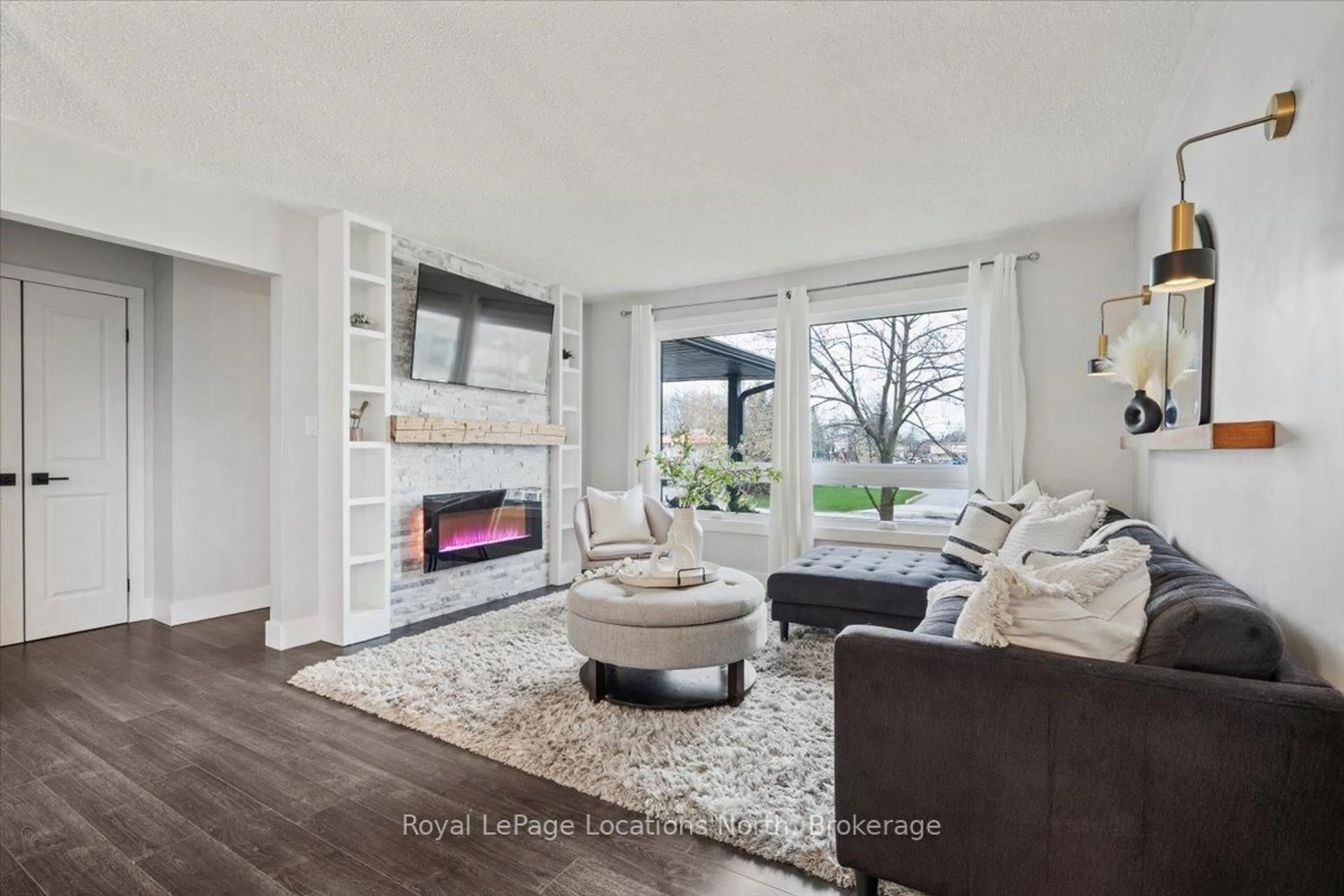 Living room with furniture, unknown for 201 Beech St, Clearview Ontario L0M 1S0