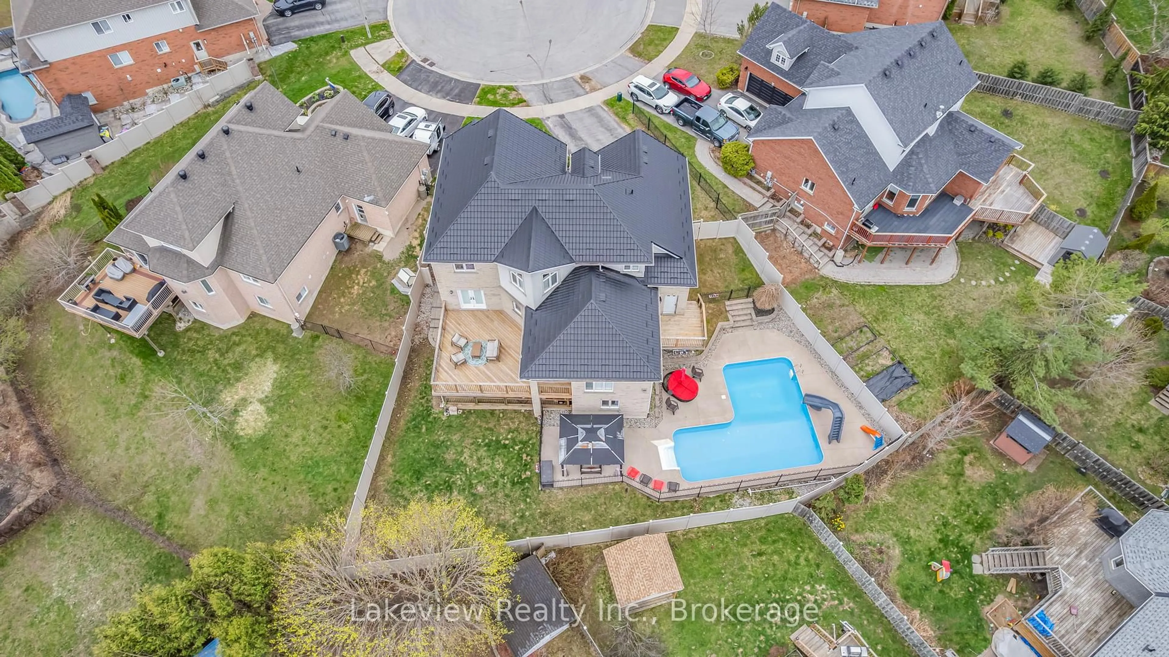 A pic from outside/outdoor area/front of a property/back of a property/a pic from drone, unknown for 31 Cleopatra Crt, Orillia Ontario L3V 7Y7