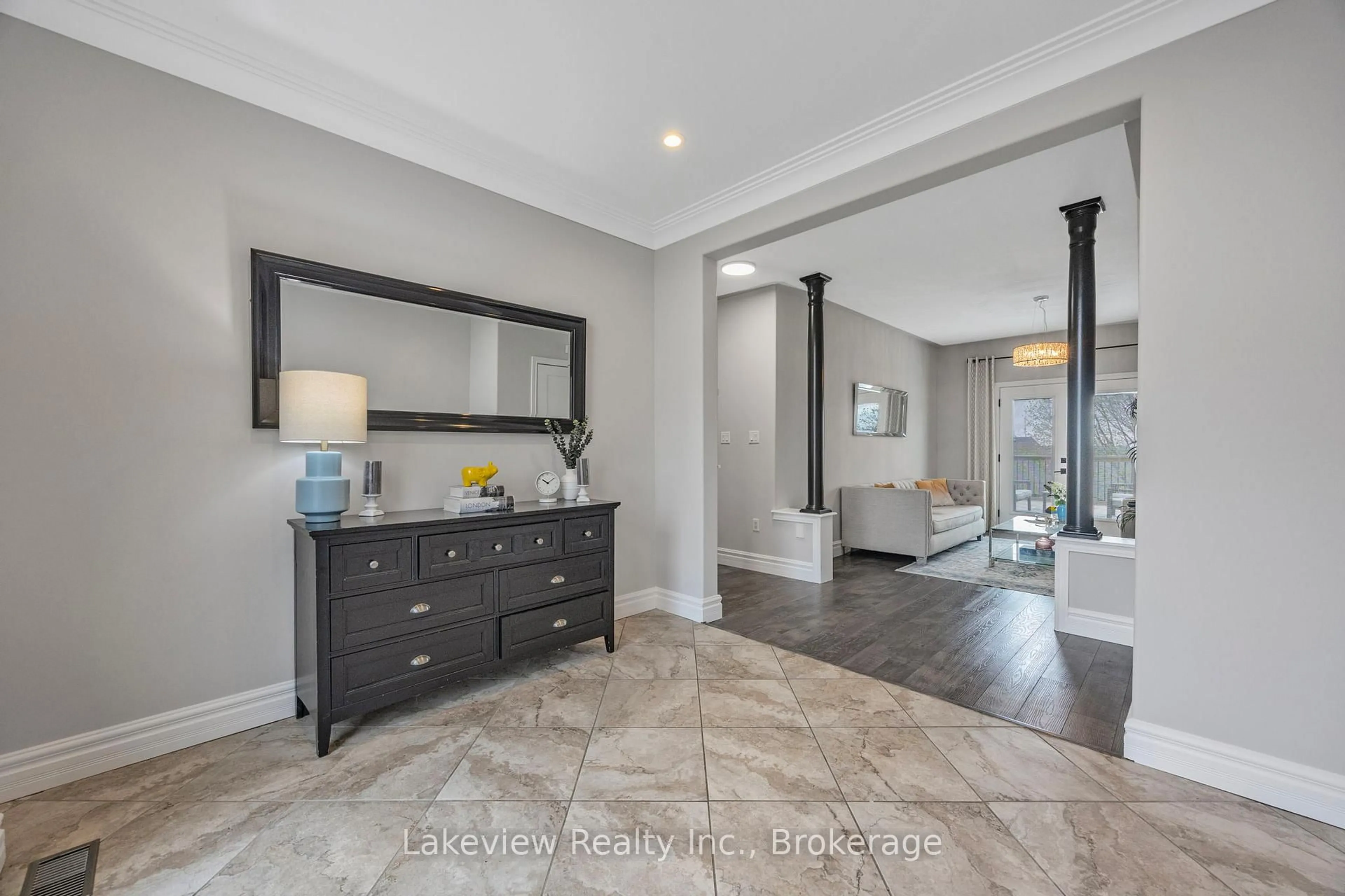Indoor entryway for 31 Cleopatra Crt, Orillia Ontario L3V 7Y7