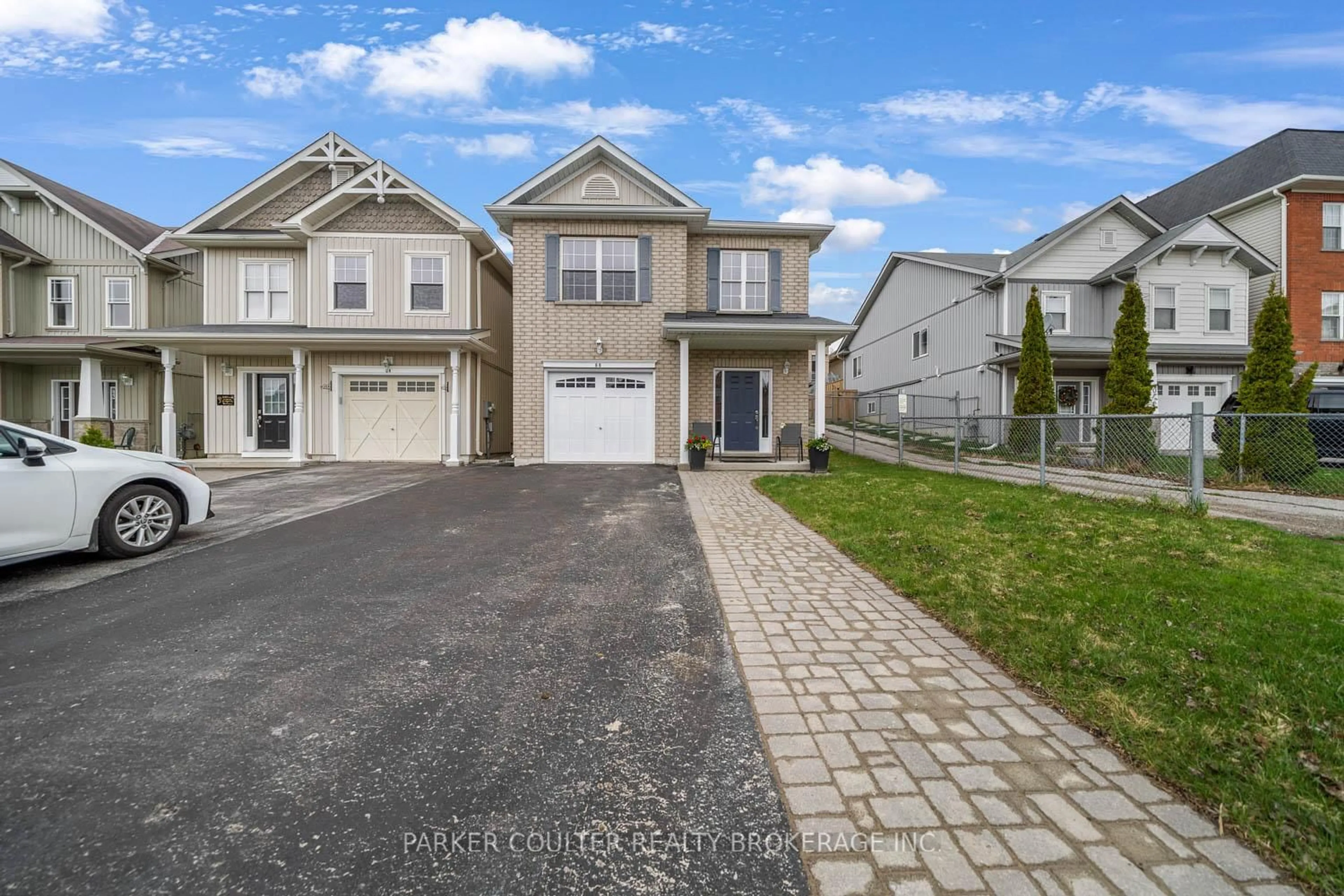 Home with vinyl exterior material, street for 66 Pearl Dr, Orillia Ontario L3V 0A6