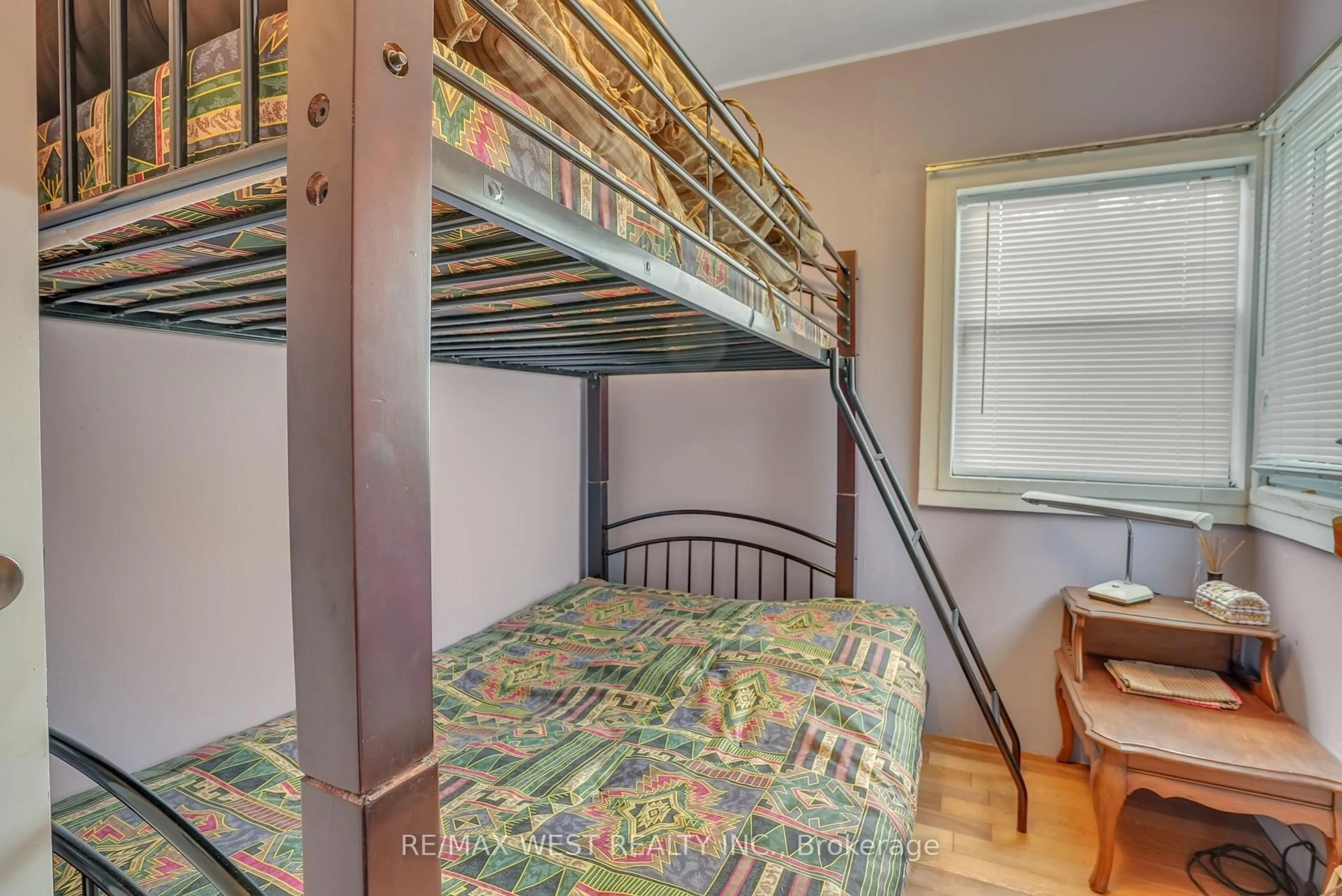 Bedroom with bed, unknown for 32 59th St, Wasaga Beach Ontario L9Z 1V8