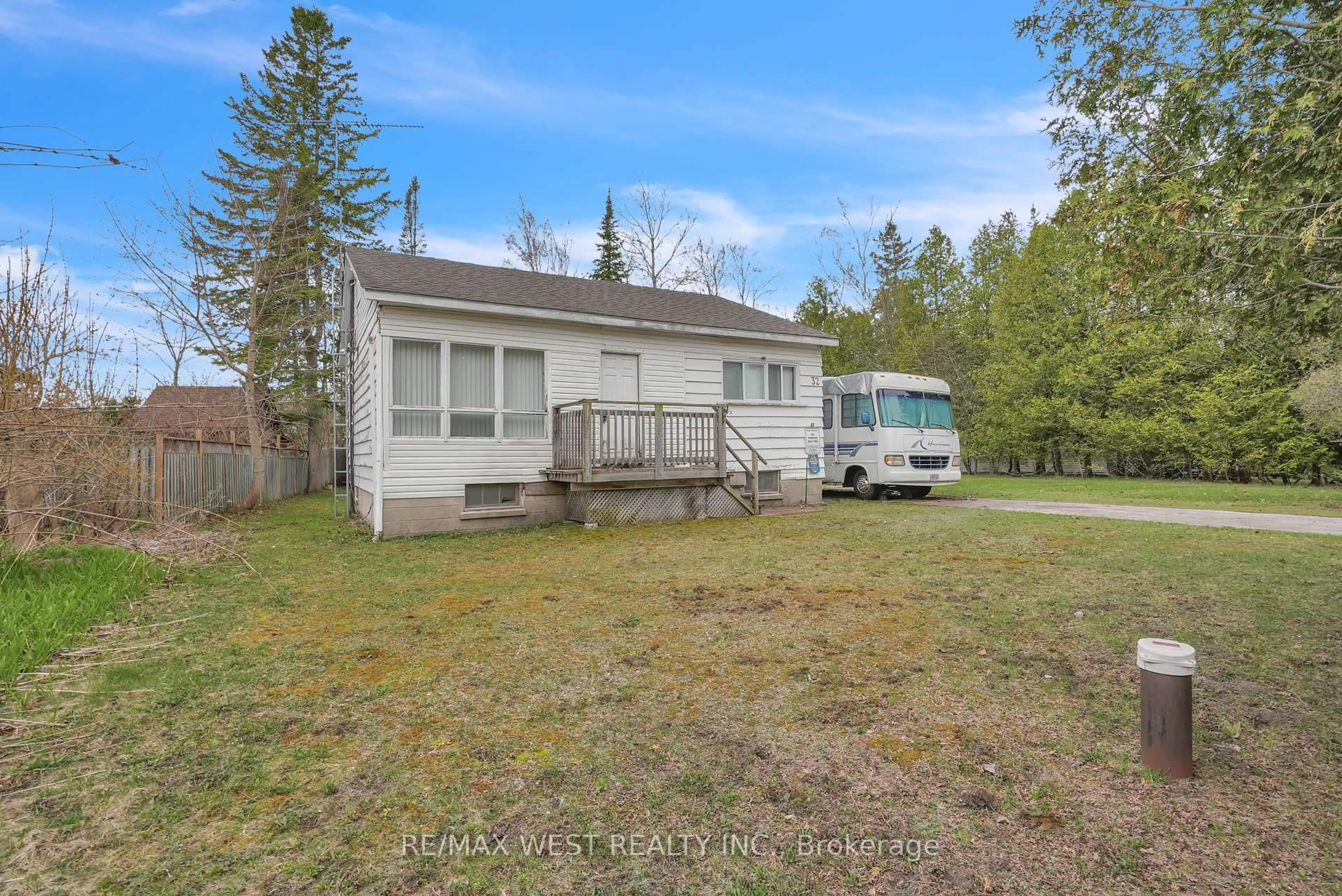 Unknown for 32 59th St, Wasaga Beach Ontario L9Z 1V8