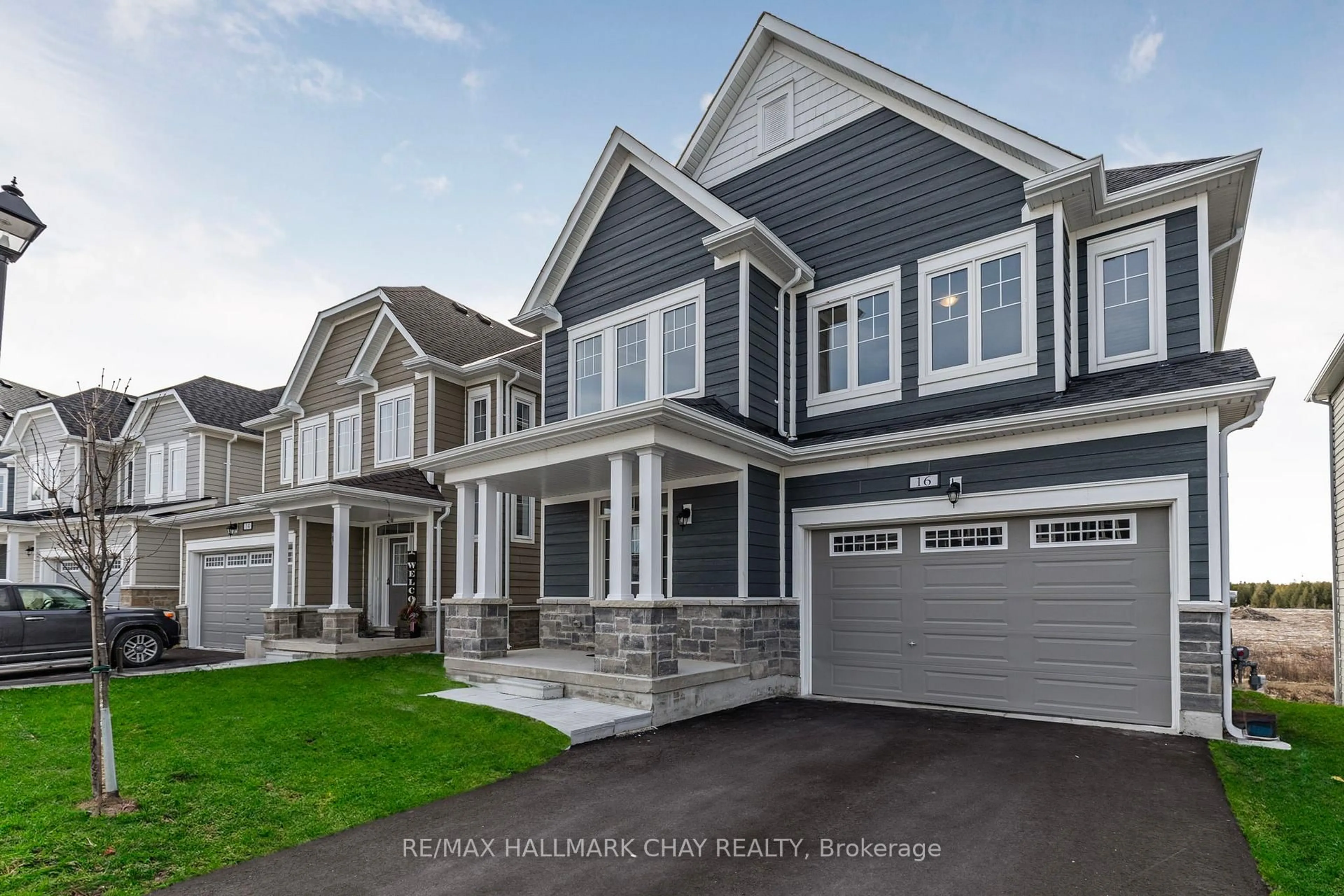 Home with vinyl exterior material, street for 16 Shapira Ave, Wasaga Beach Ontario L9Z 0K2