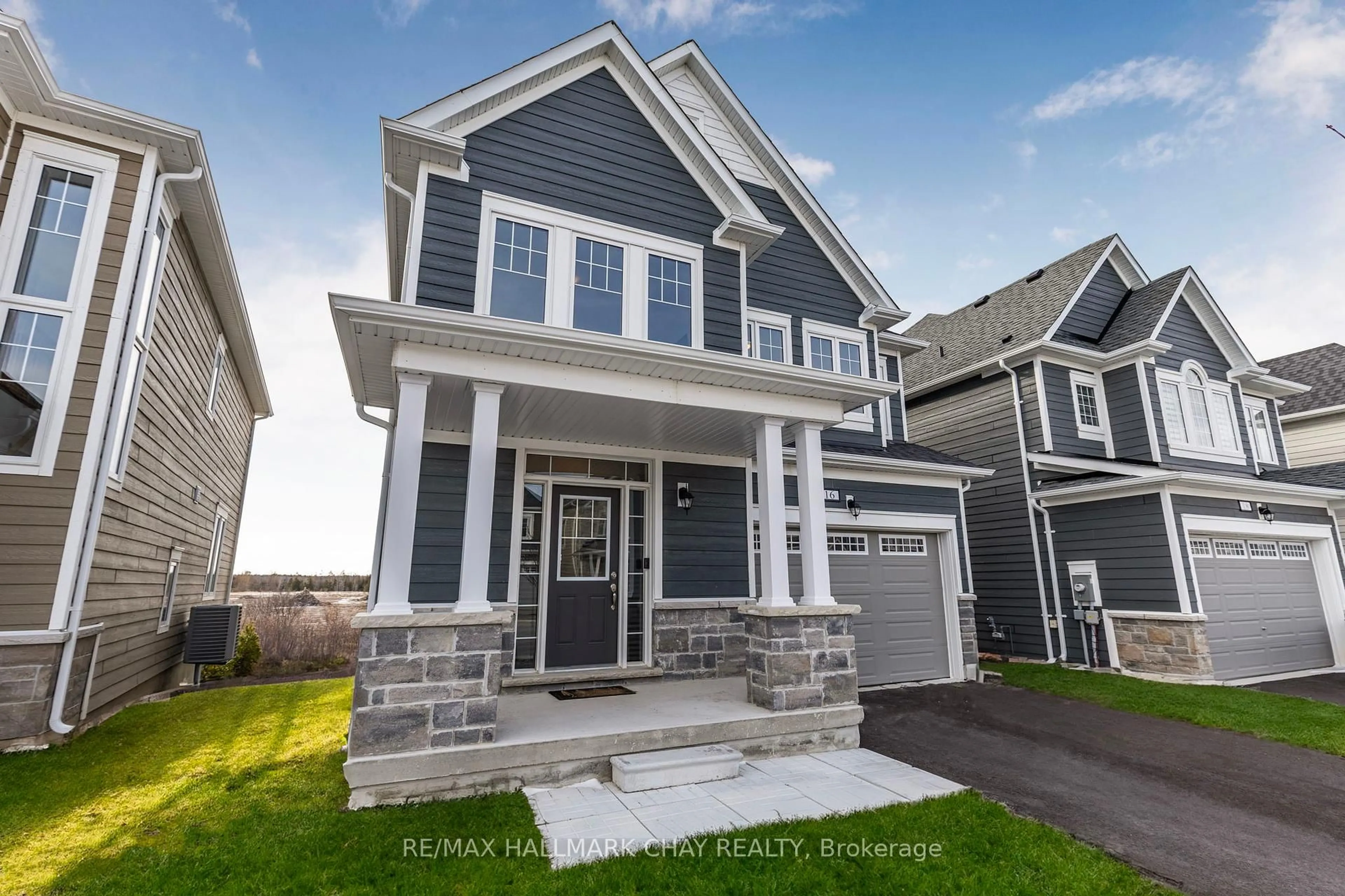 Home with vinyl exterior material, street for 16 Shapira Ave, Wasaga Beach Ontario L9Z 0K2