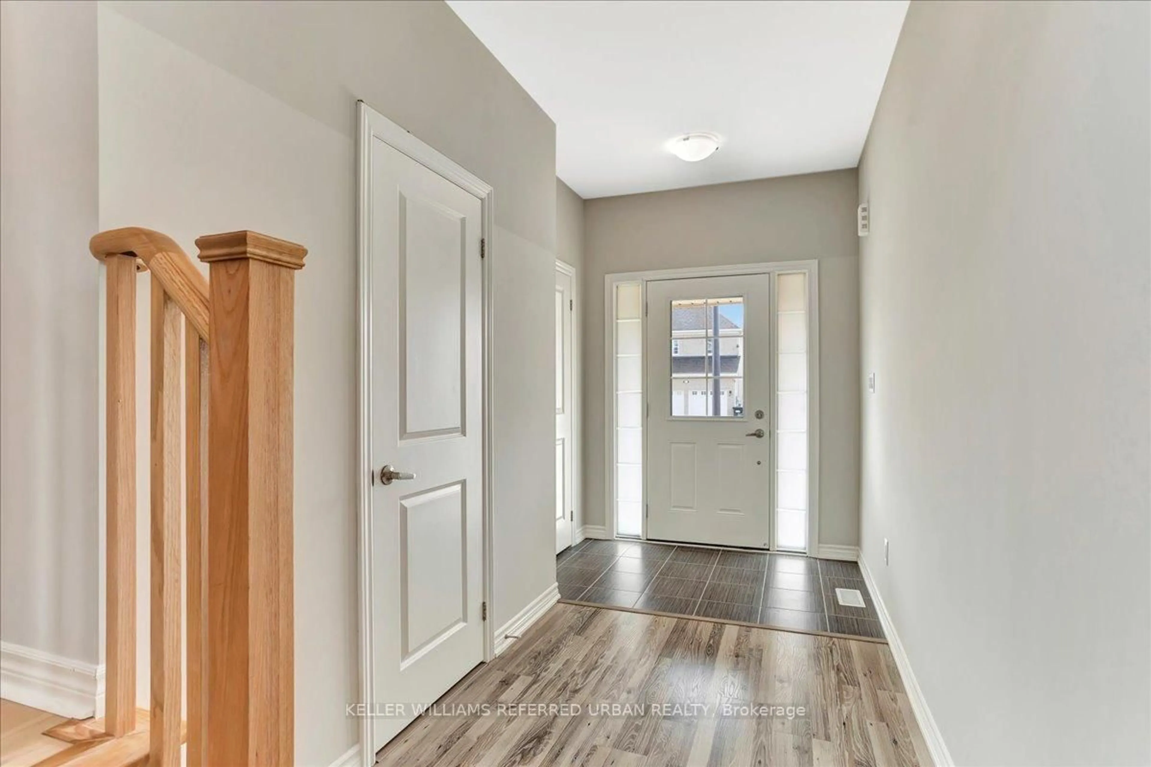 Indoor entryway for 210 Prescott Dr, Clearview Ontario L0M 1S0