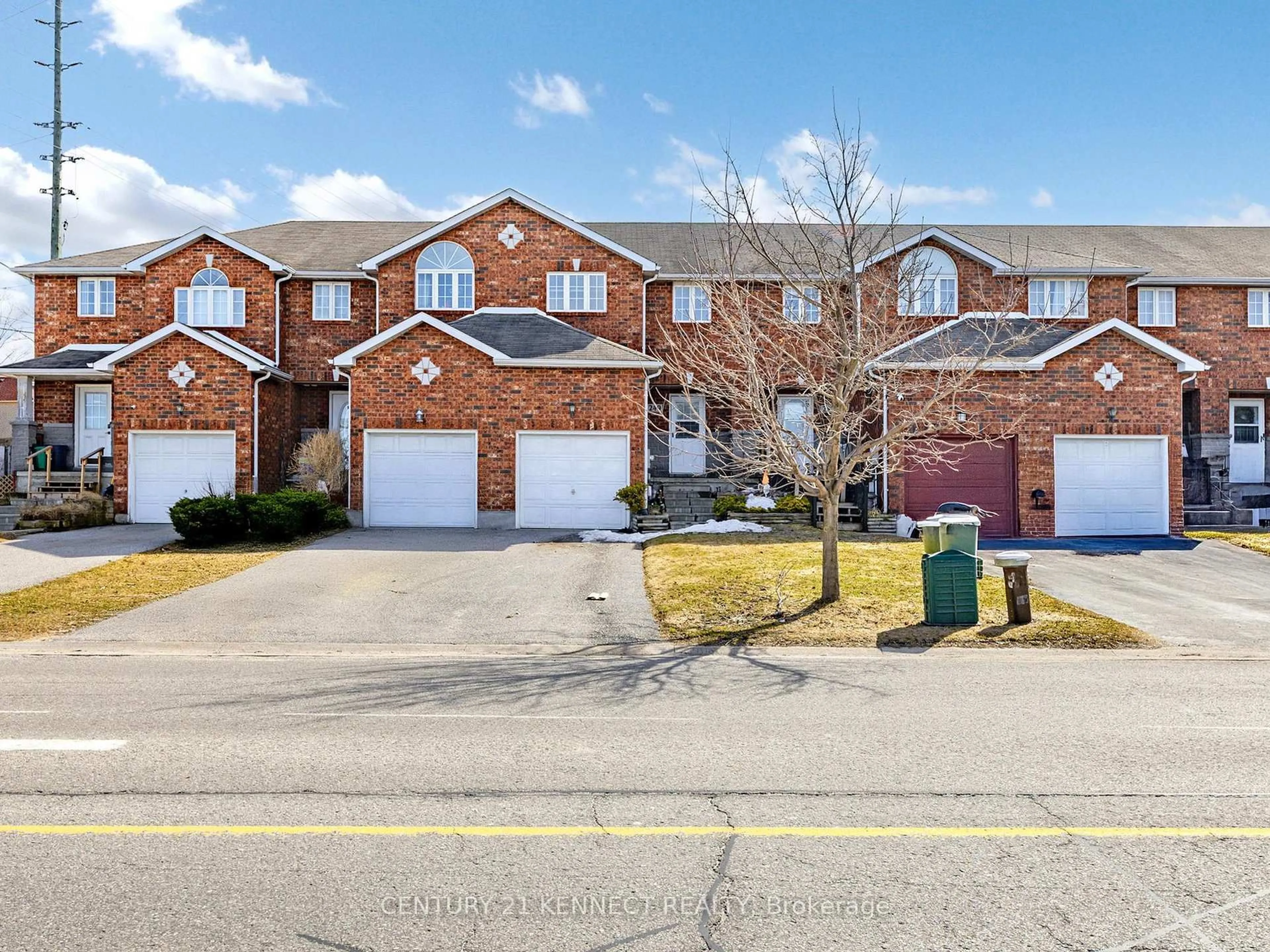 A pic from outside/outdoor area/front of a property/back of a property/a pic from drone, street for 249 Stanley St, Barrie Ontario L4M 7G2