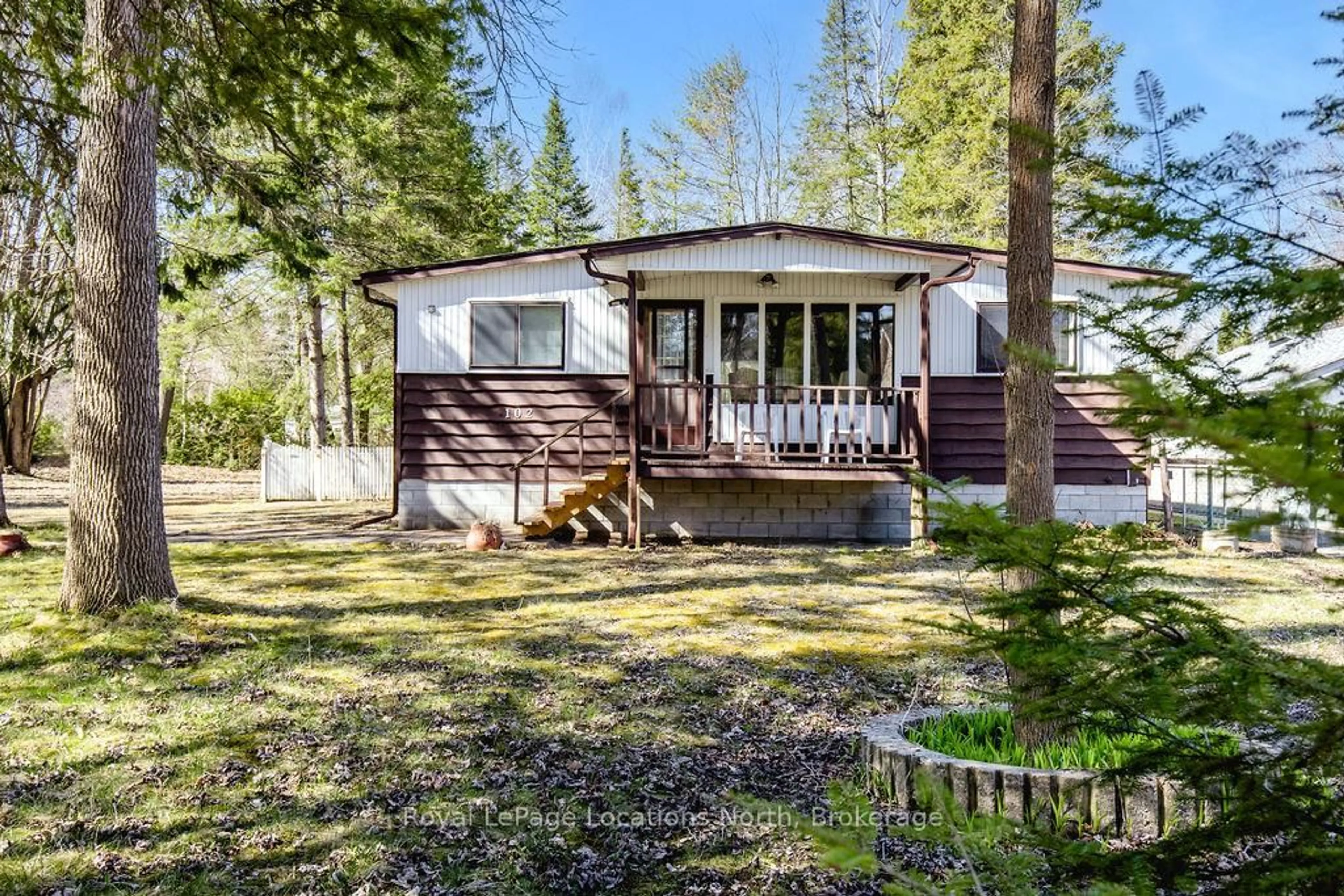 Unknown for 102 35th St, Wasaga Beach Ontario L9Z 2B7