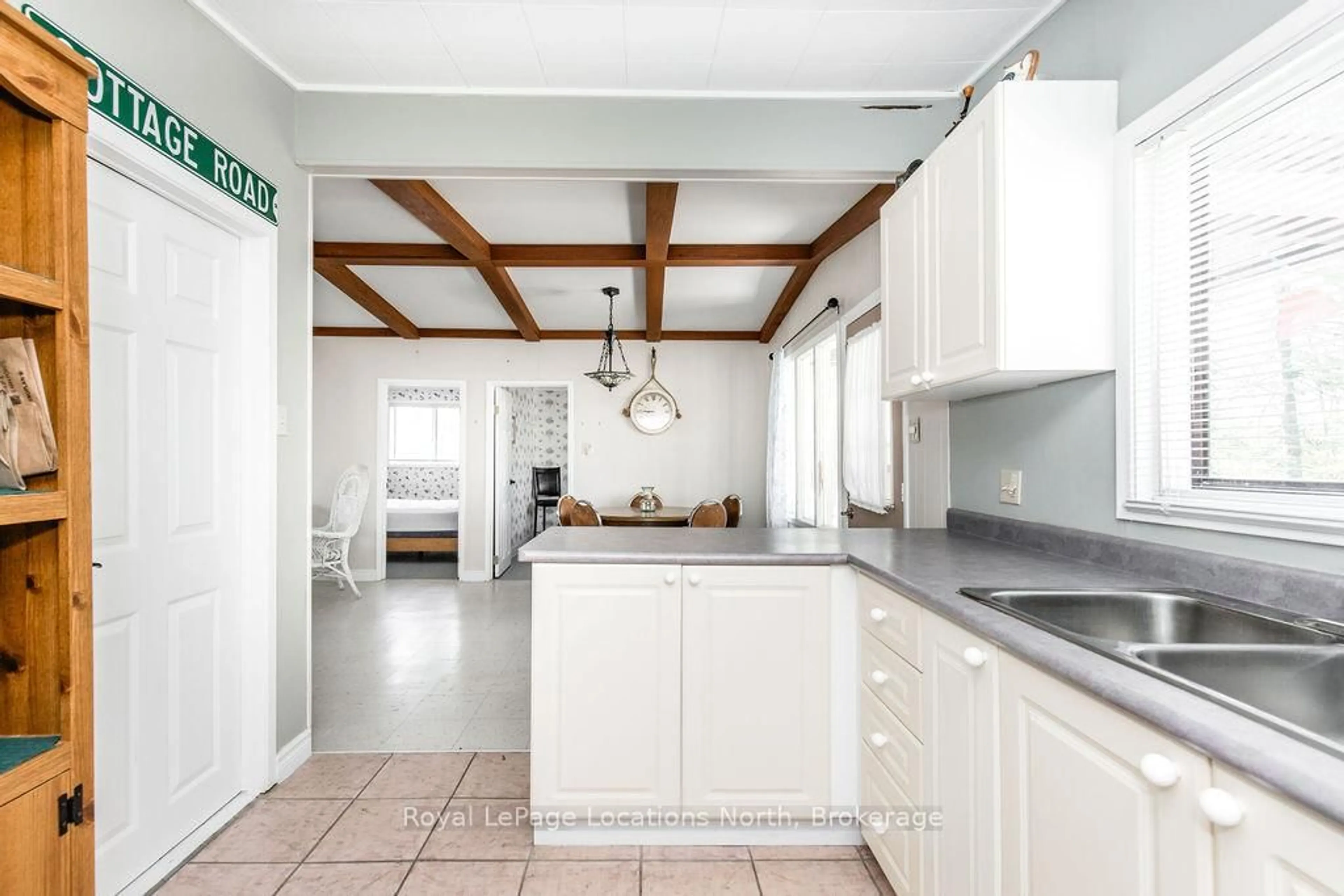 Unknown for 102 35th St, Wasaga Beach Ontario L9Z 2B7