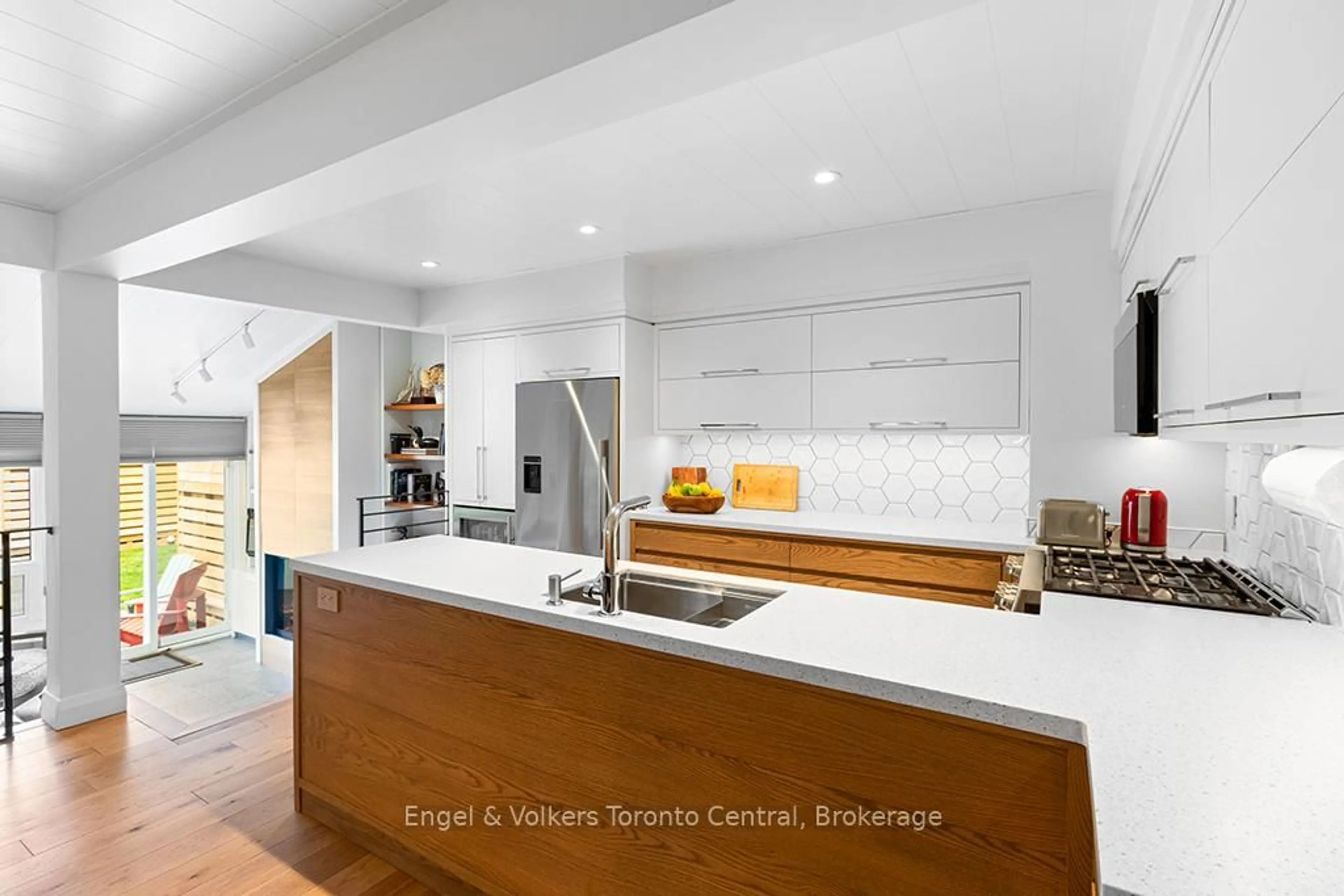 Contemporary kitchen, ceramic/tile floor for 559 Tenth St, Collingwood Ontario L9Y 4K6