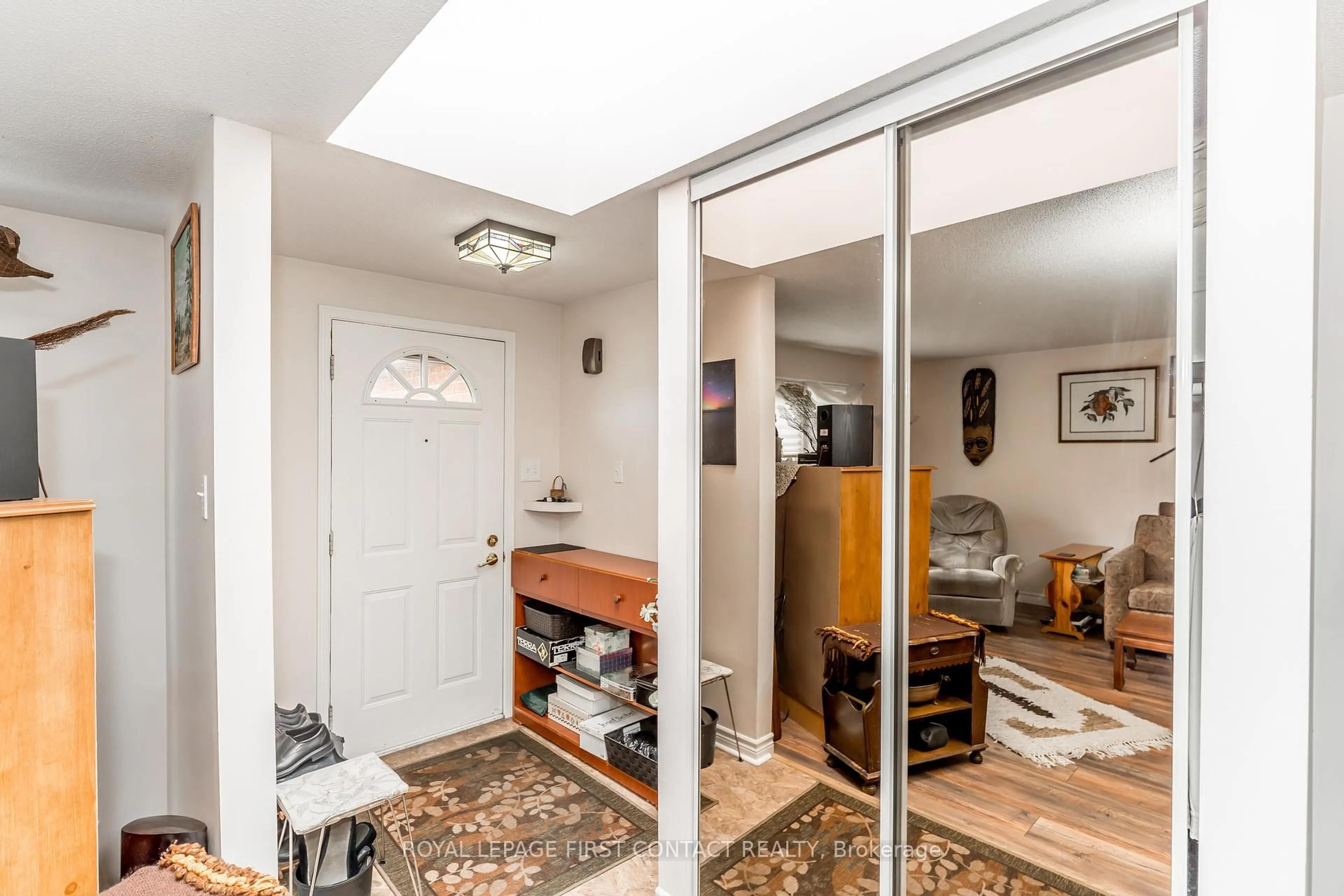 Indoor entryway for 91 Irwin Dr, Barrie Ontario L4N 7A9