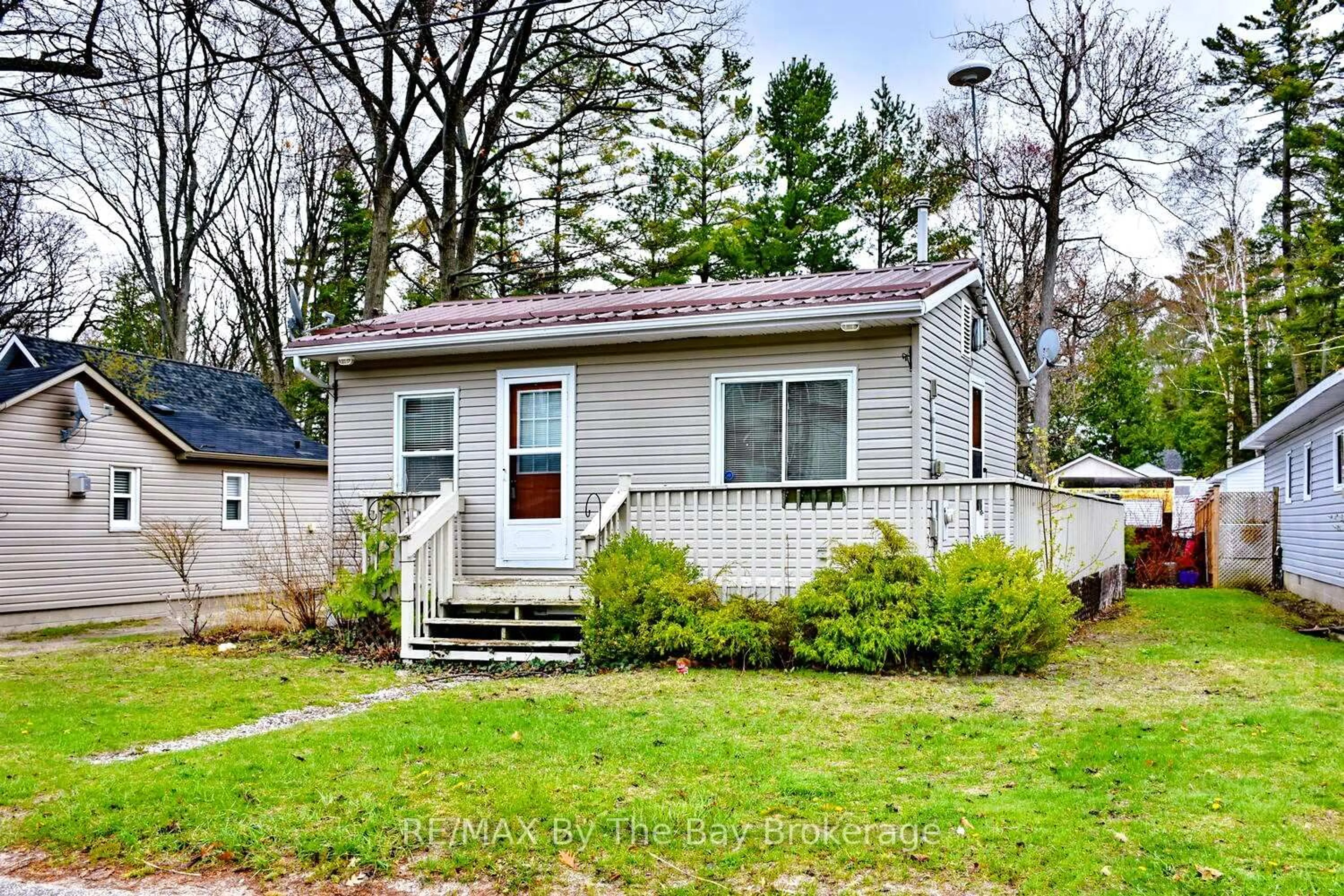 Home with vinyl exterior material, street for 741 Shore Lane, Wasaga Beach Ontario L9Z 2C7
