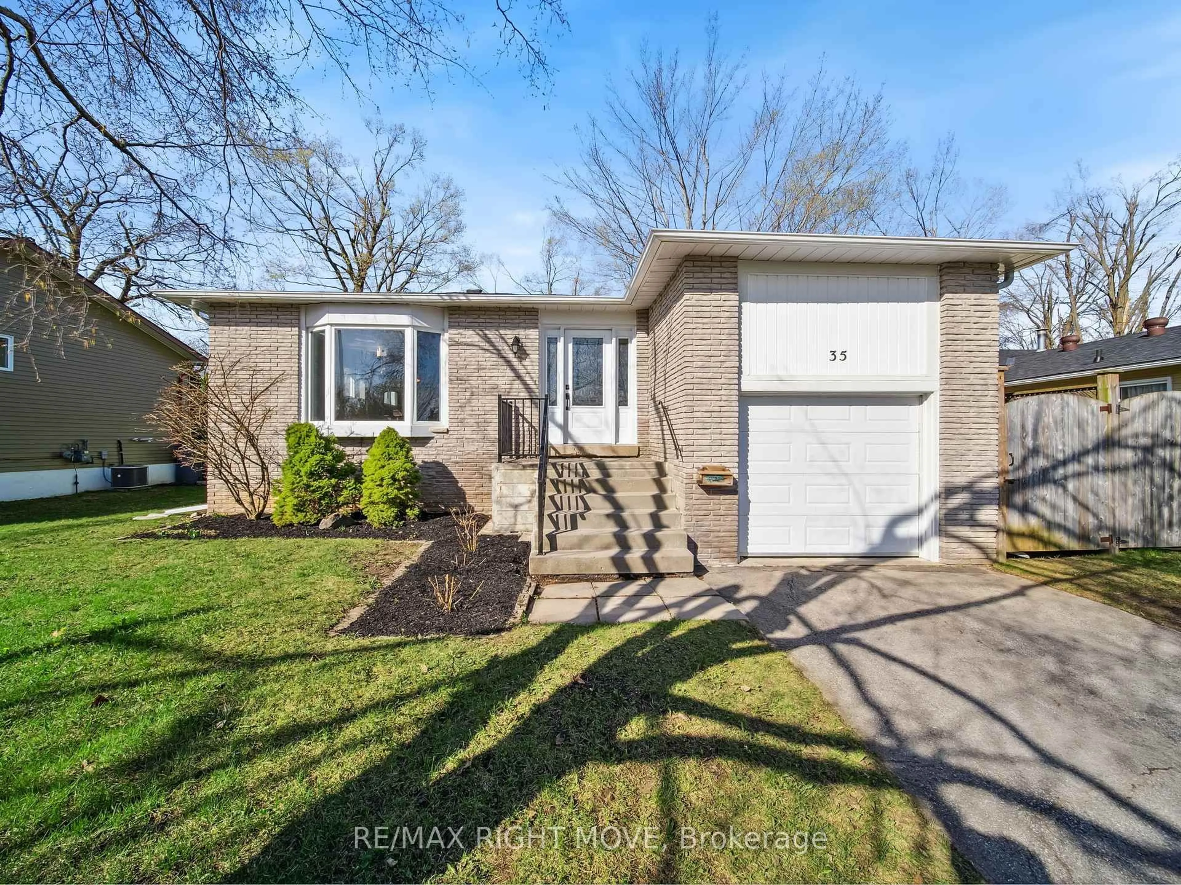 Home with brick exterior material, street for 35 Andrea Cres, Orillia Ontario L3V 6Y1