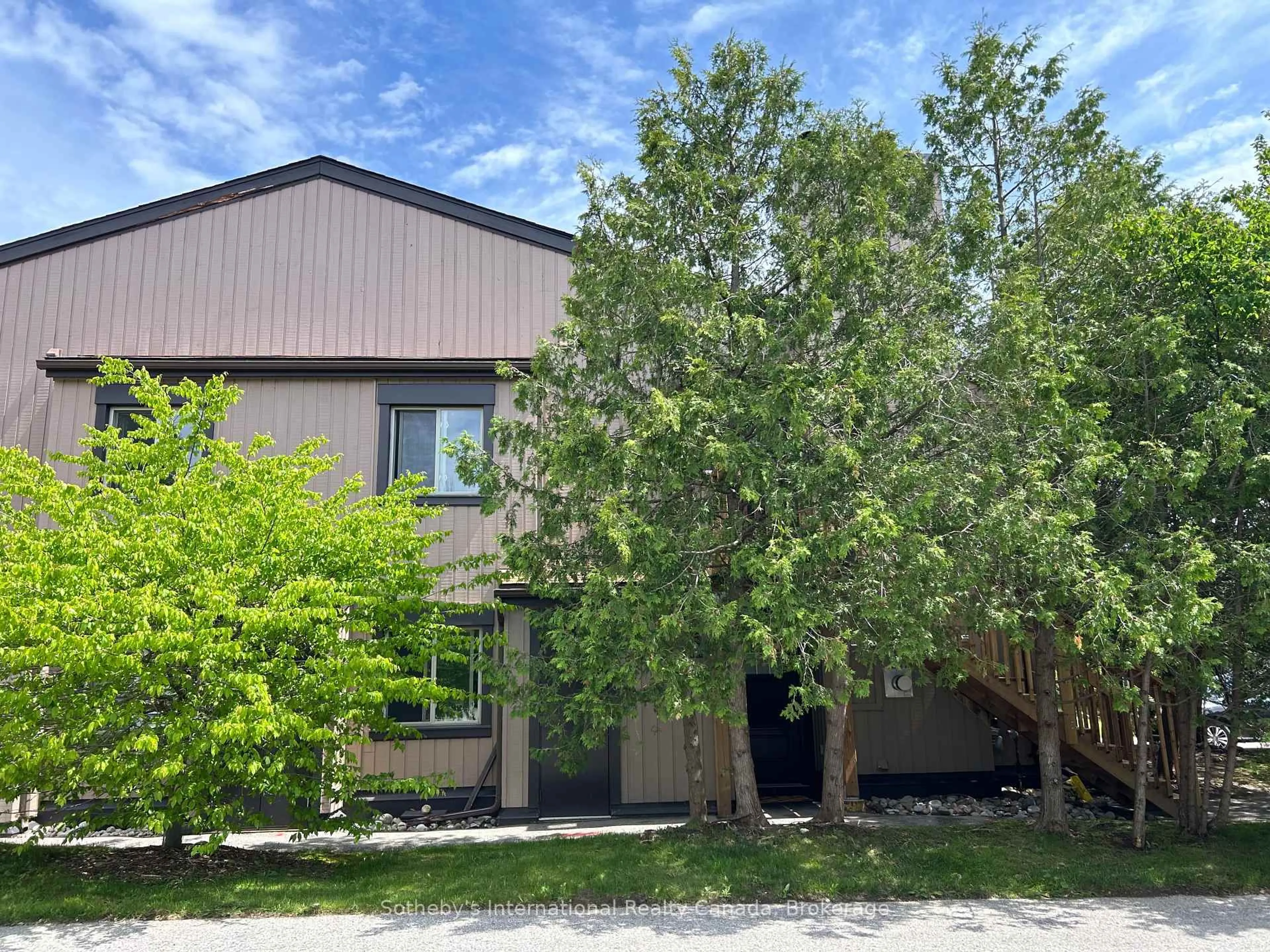 Unknown for 27 Dawson Dr #136, Collingwood Ontario L9Y 5B4